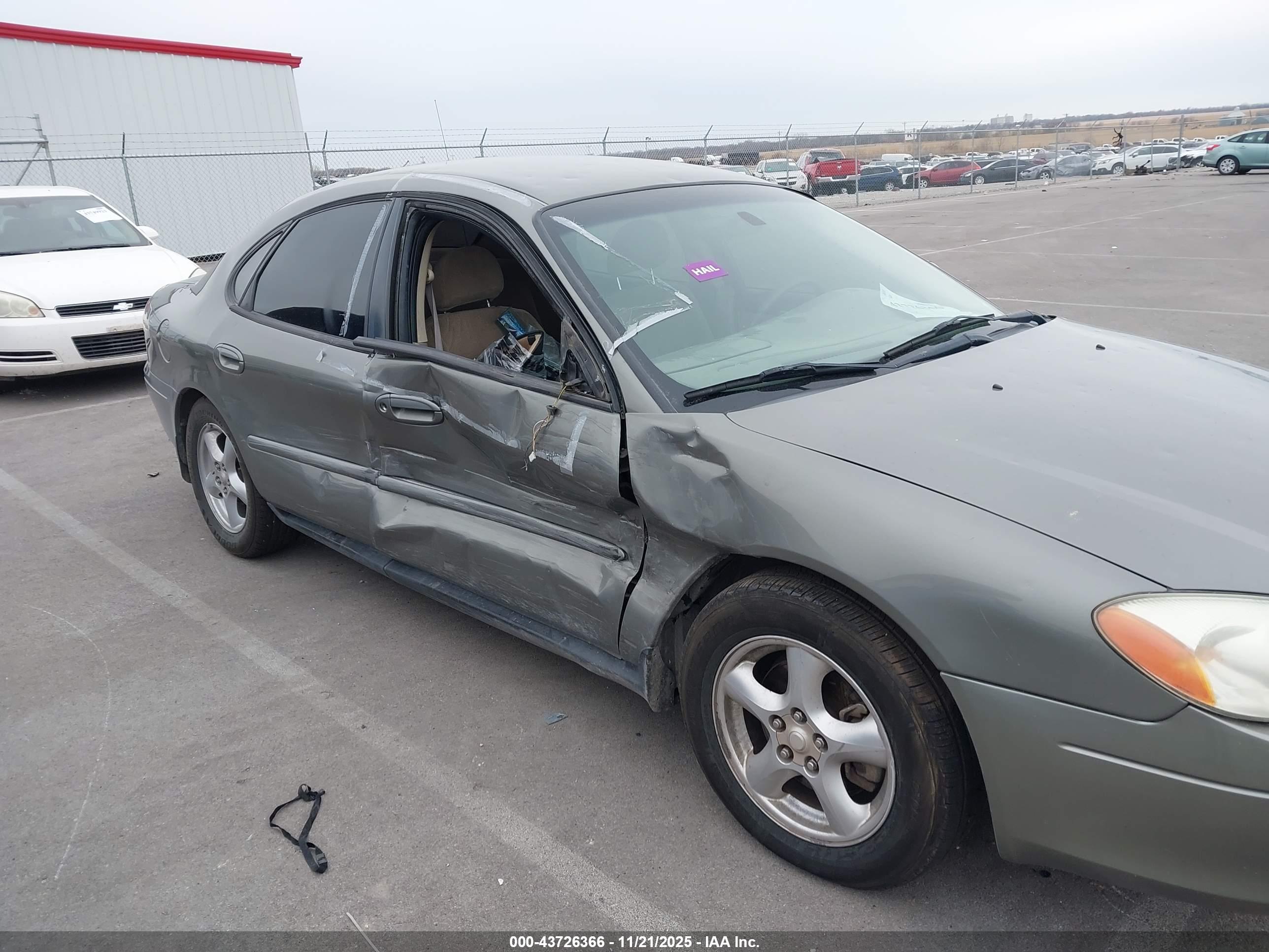 FORD TAURUS image 6
