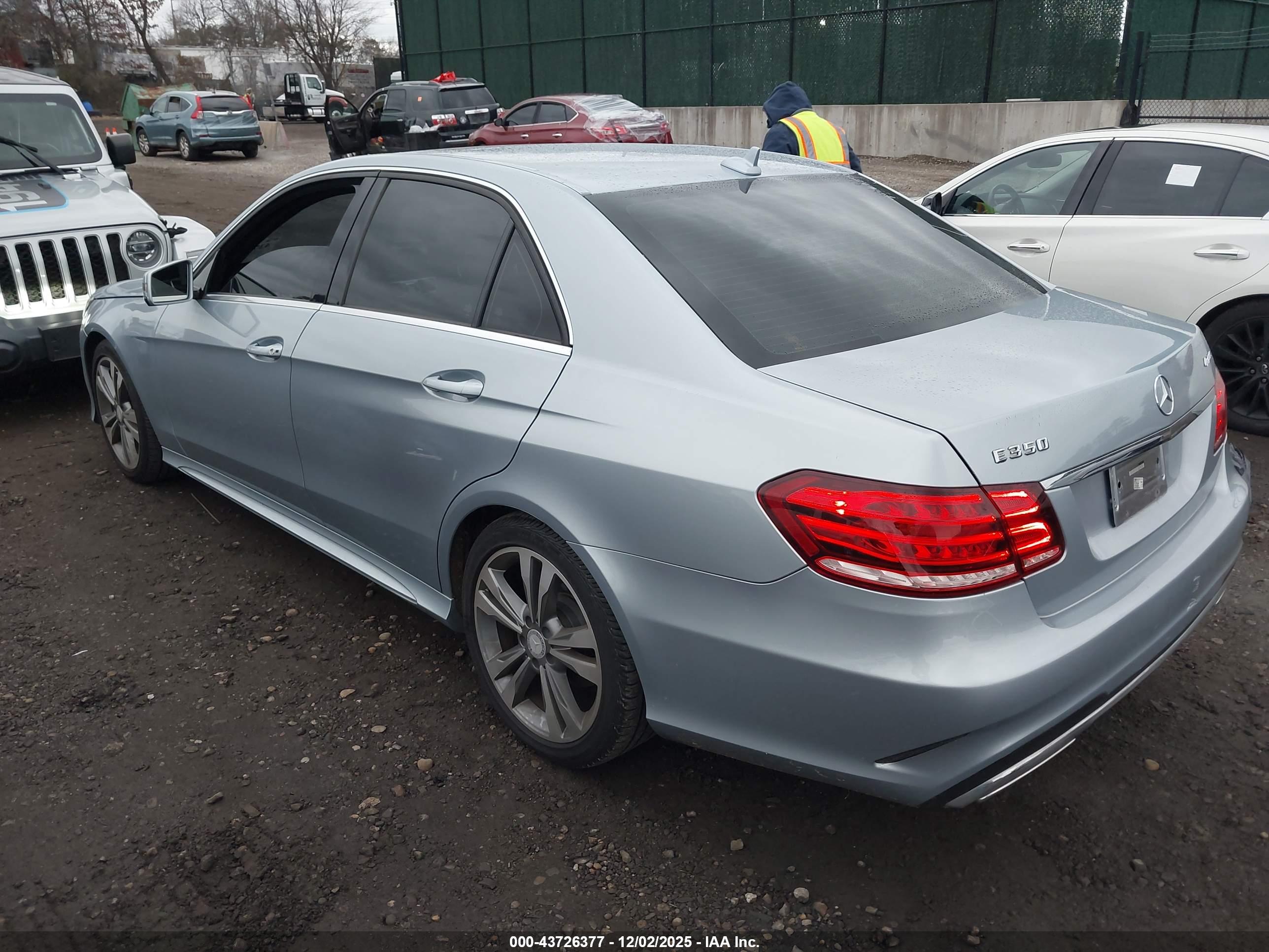 MERCEDES-BENZ E image 3