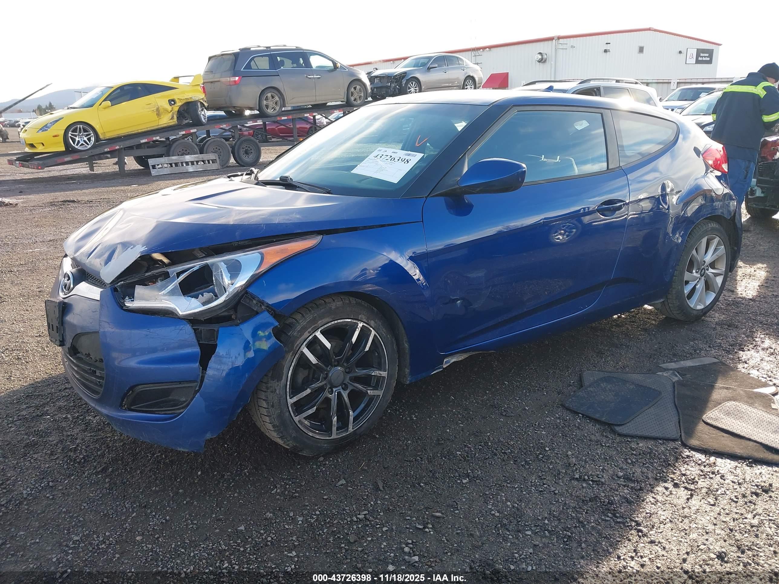 HYUNDAI VELOSTER image 2