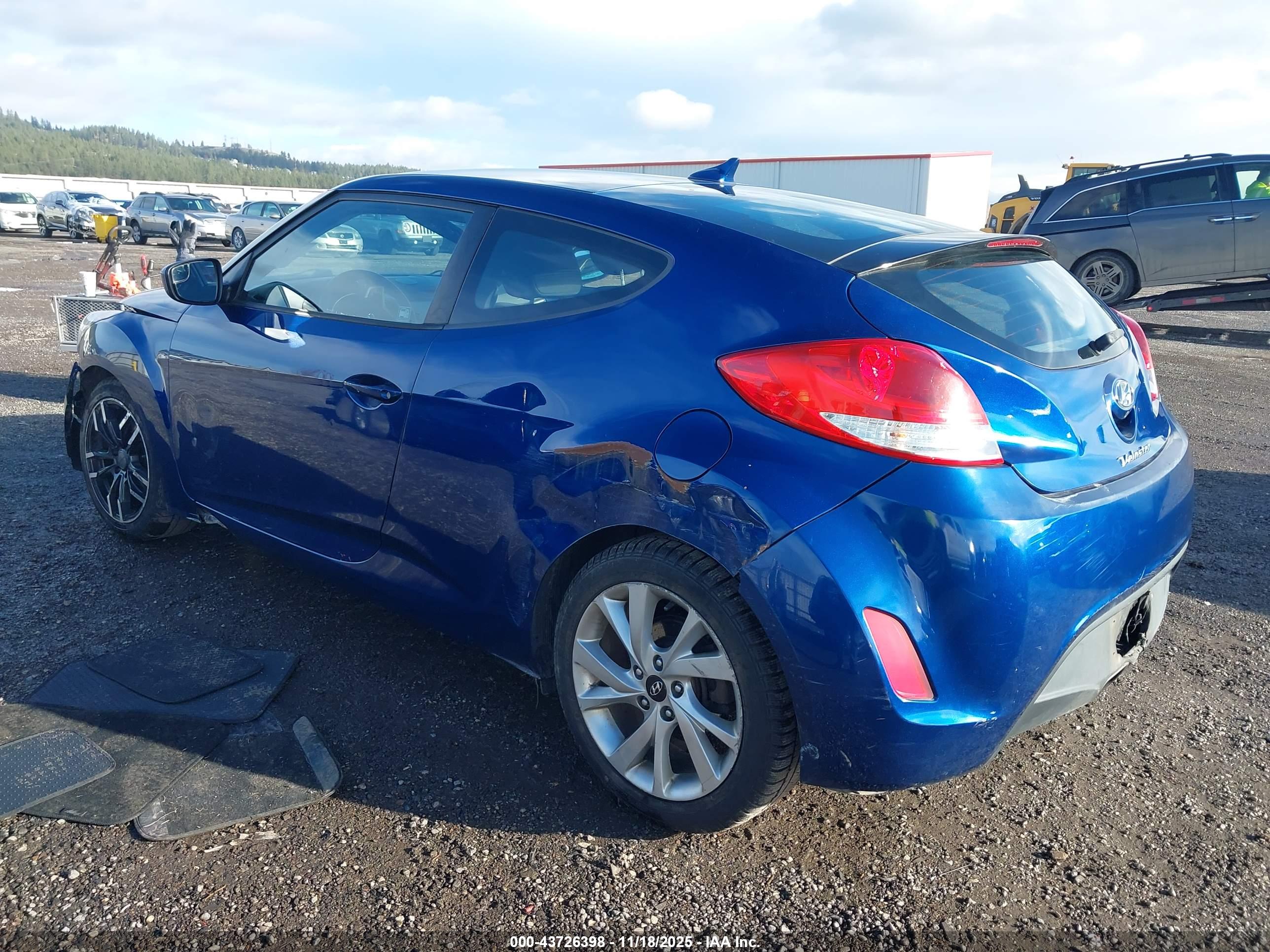 HYUNDAI VELOSTER image 3