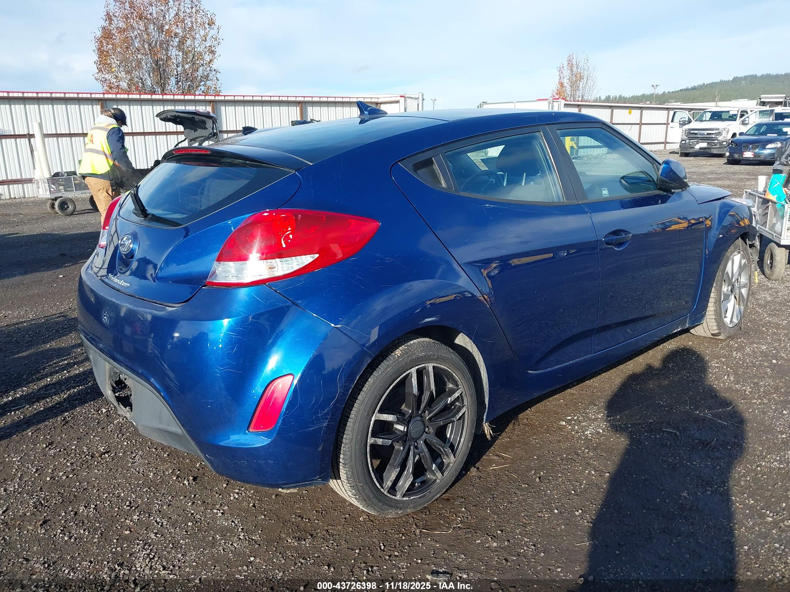 HYUNDAI VELOSTER image 4