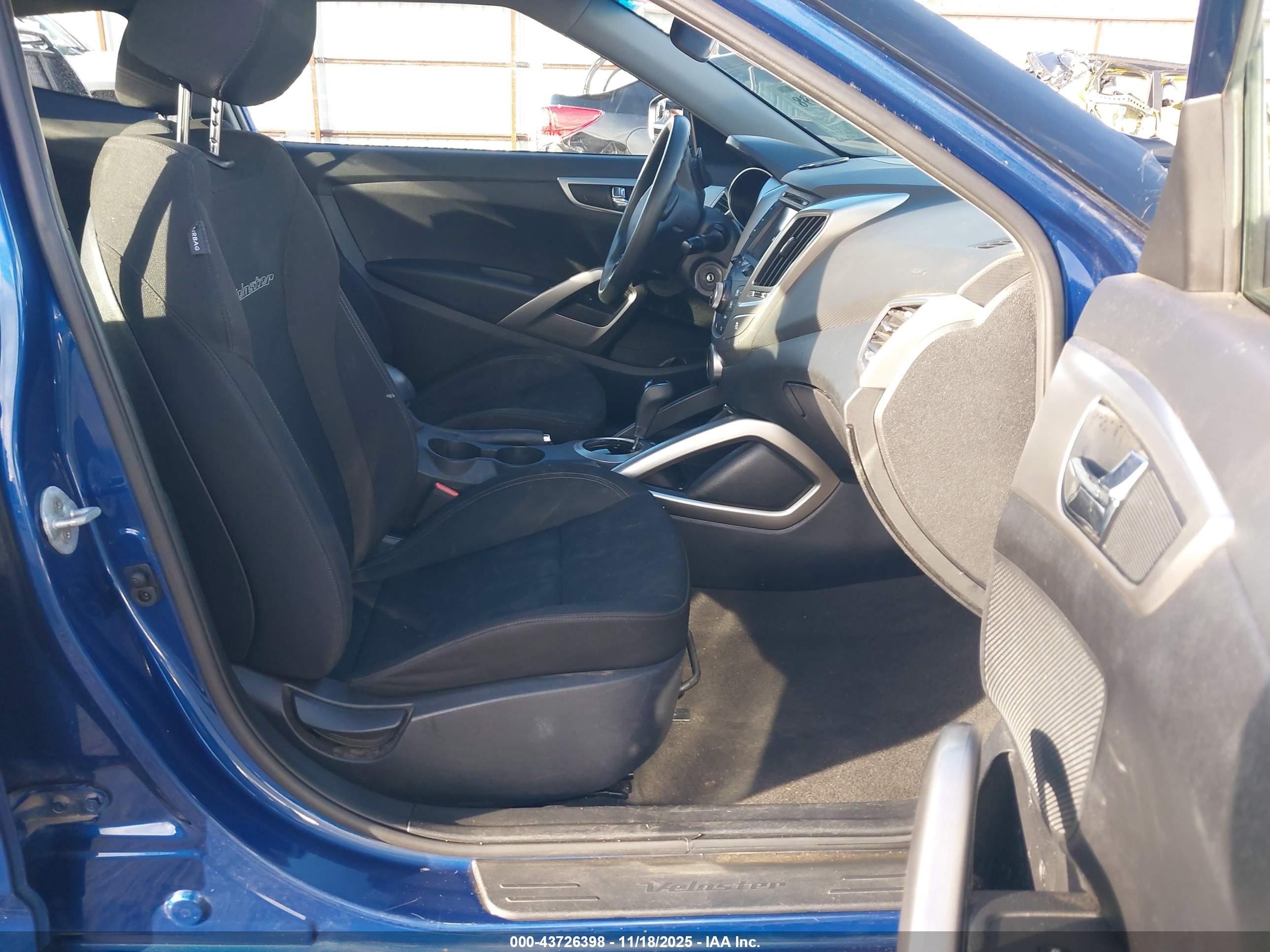 HYUNDAI VELOSTER image 5