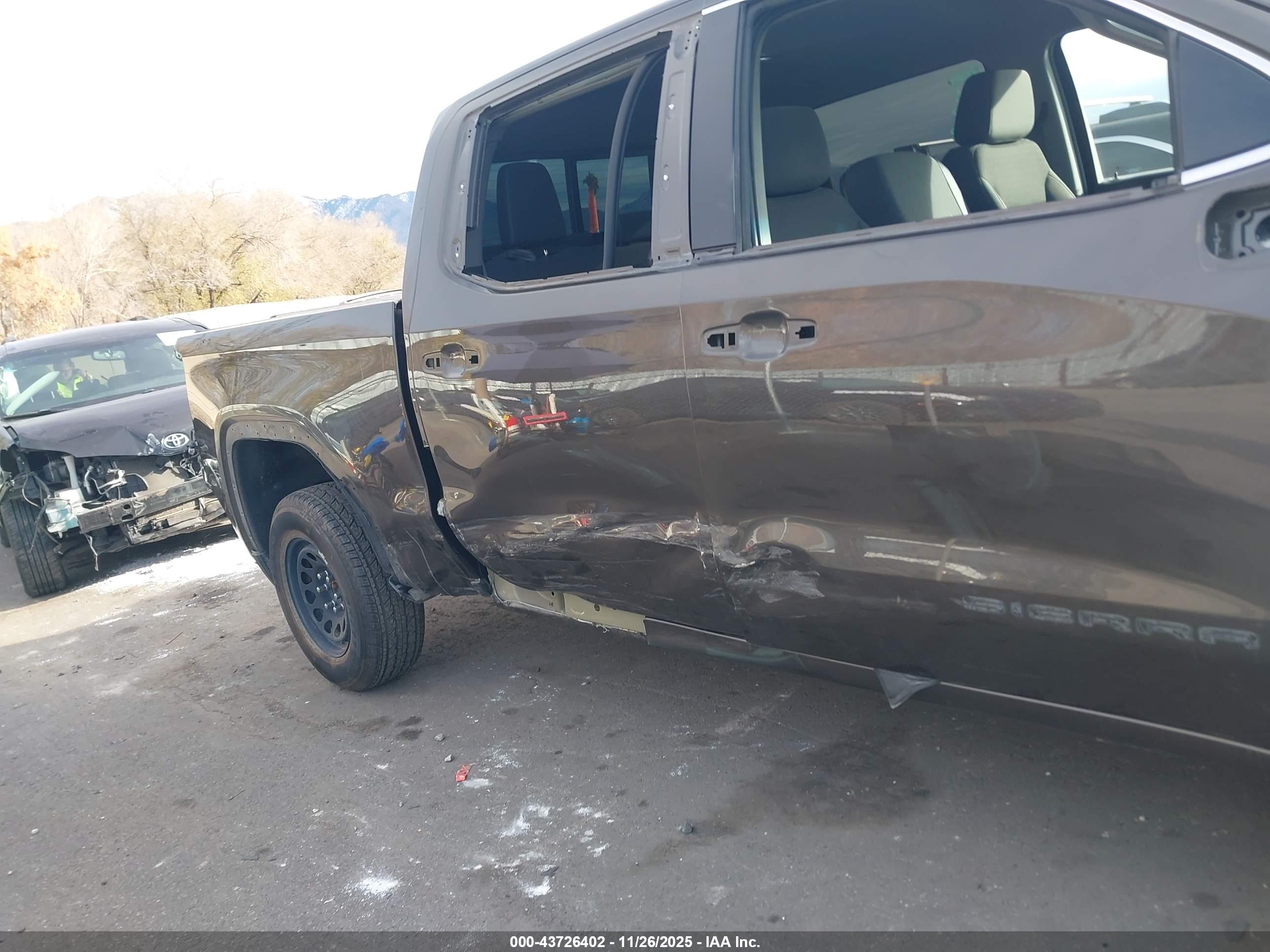 GMC SIERRA image 6