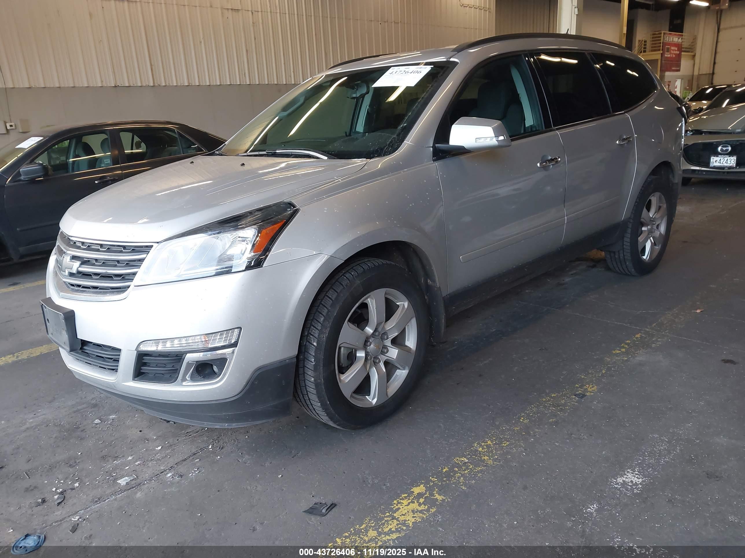 CHEVROLET TRAVERSE image 2