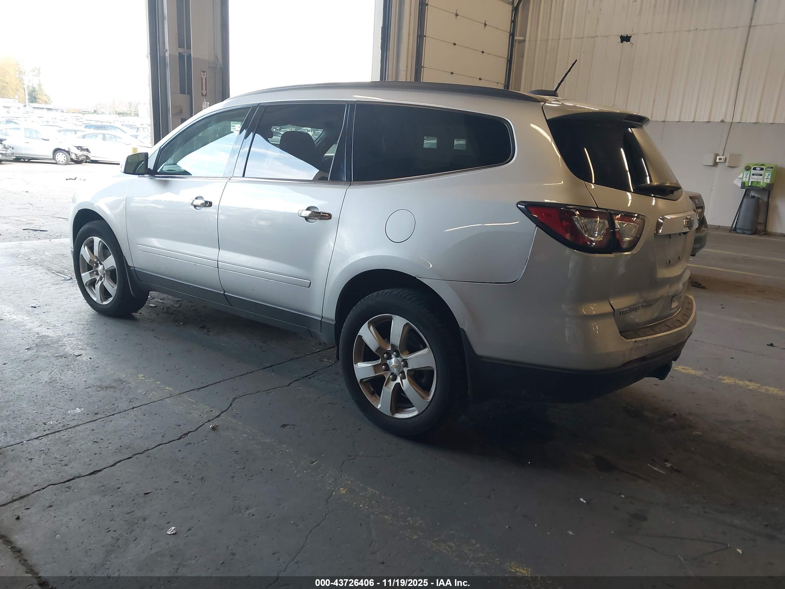 CHEVROLET TRAVERSE image 3