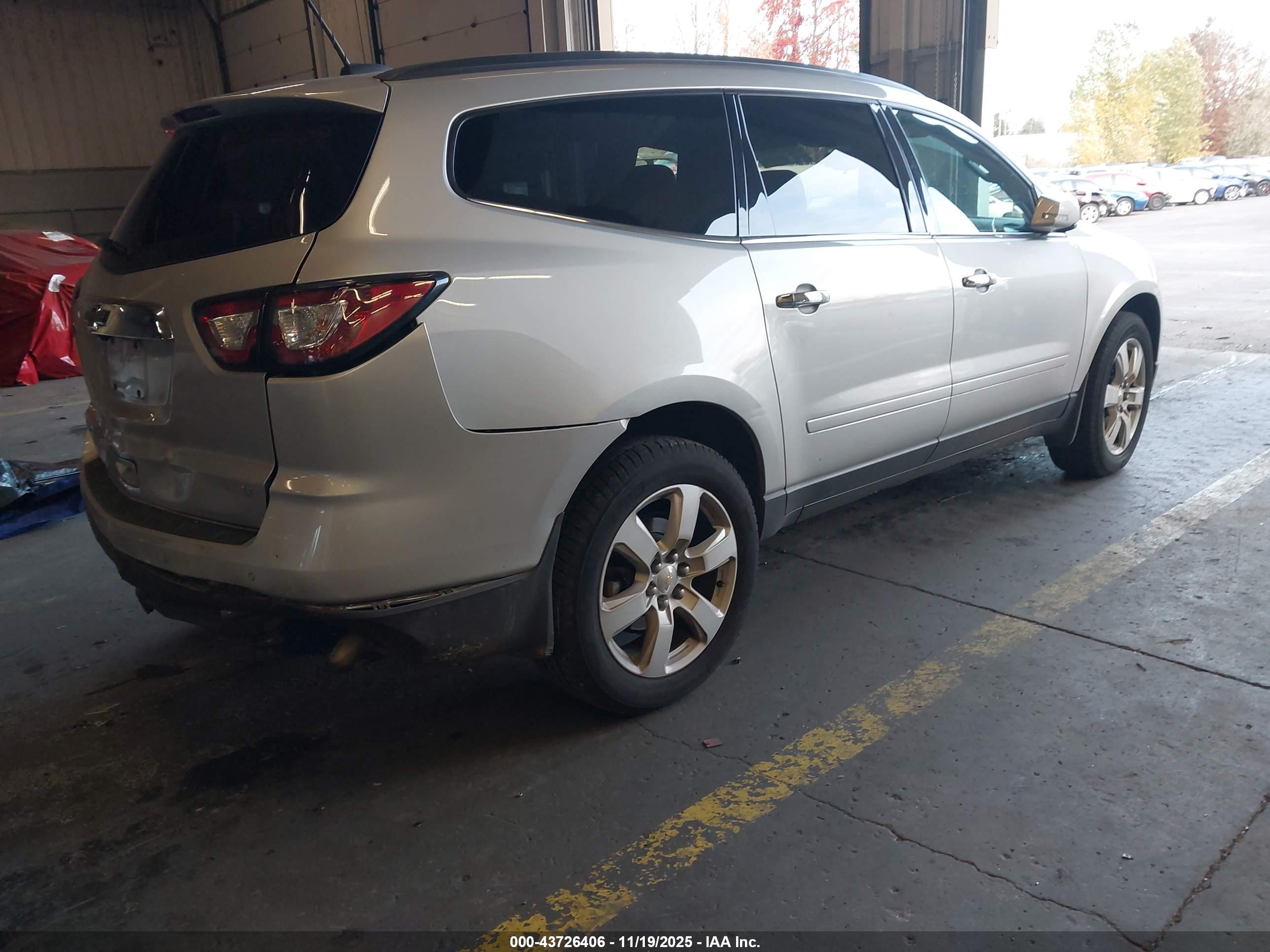 CHEVROLET TRAVERSE image 4