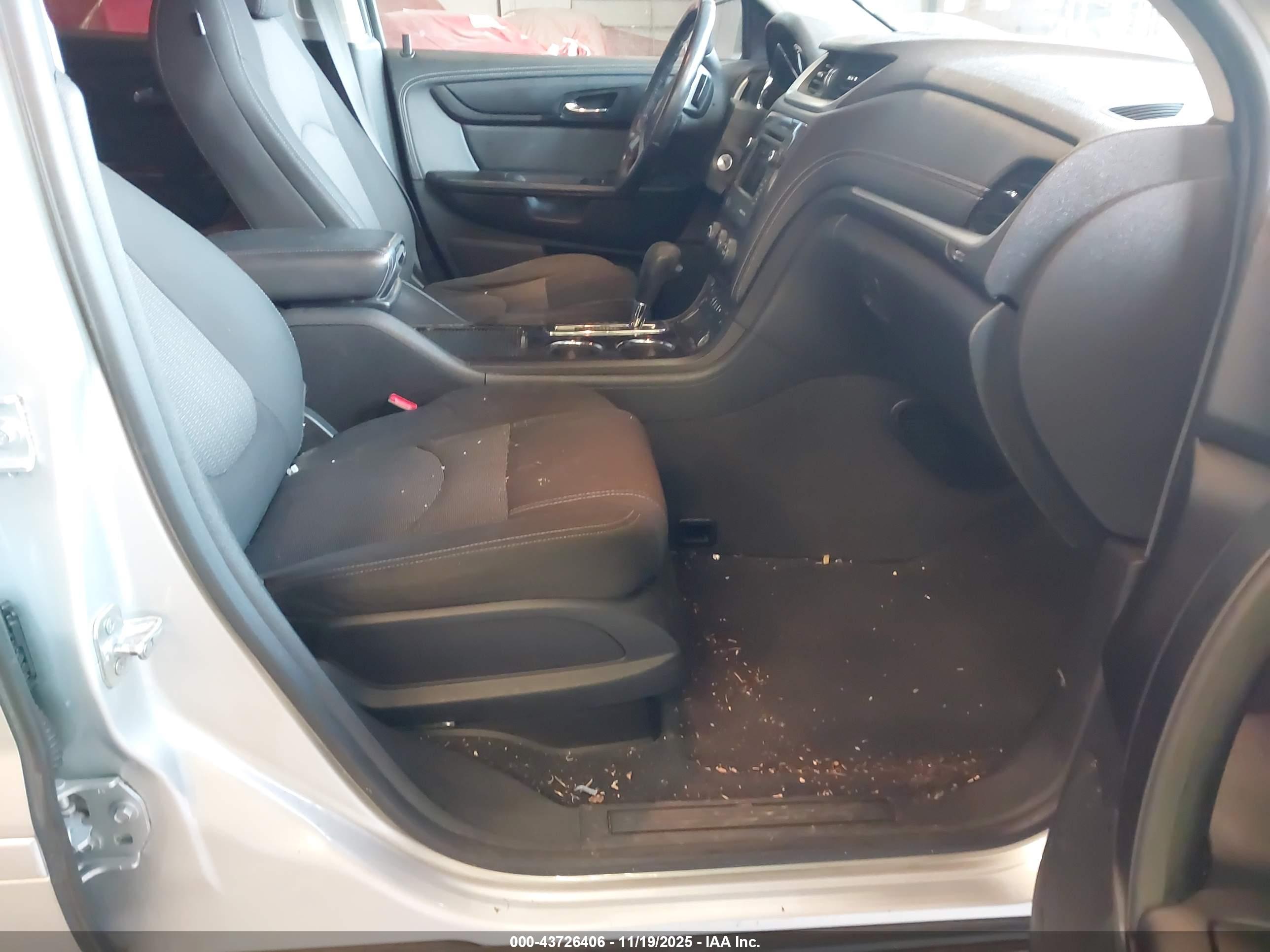 CHEVROLET TRAVERSE image 5