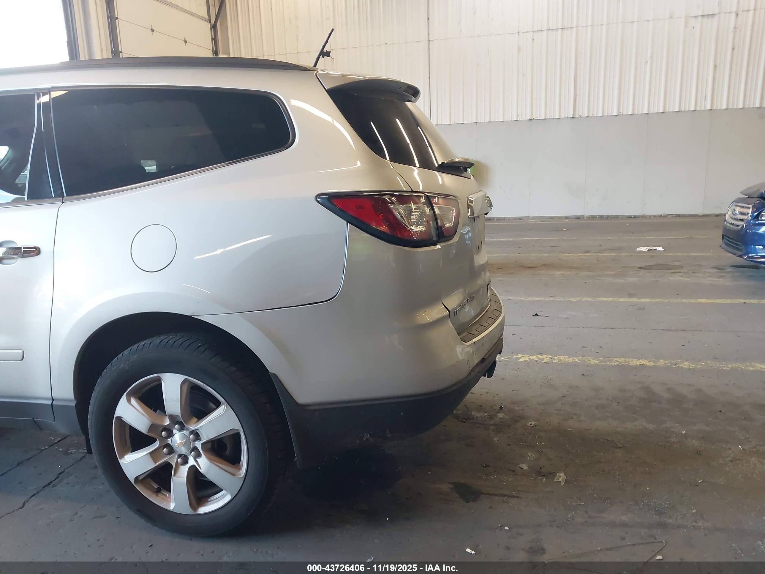 CHEVROLET TRAVERSE image 6