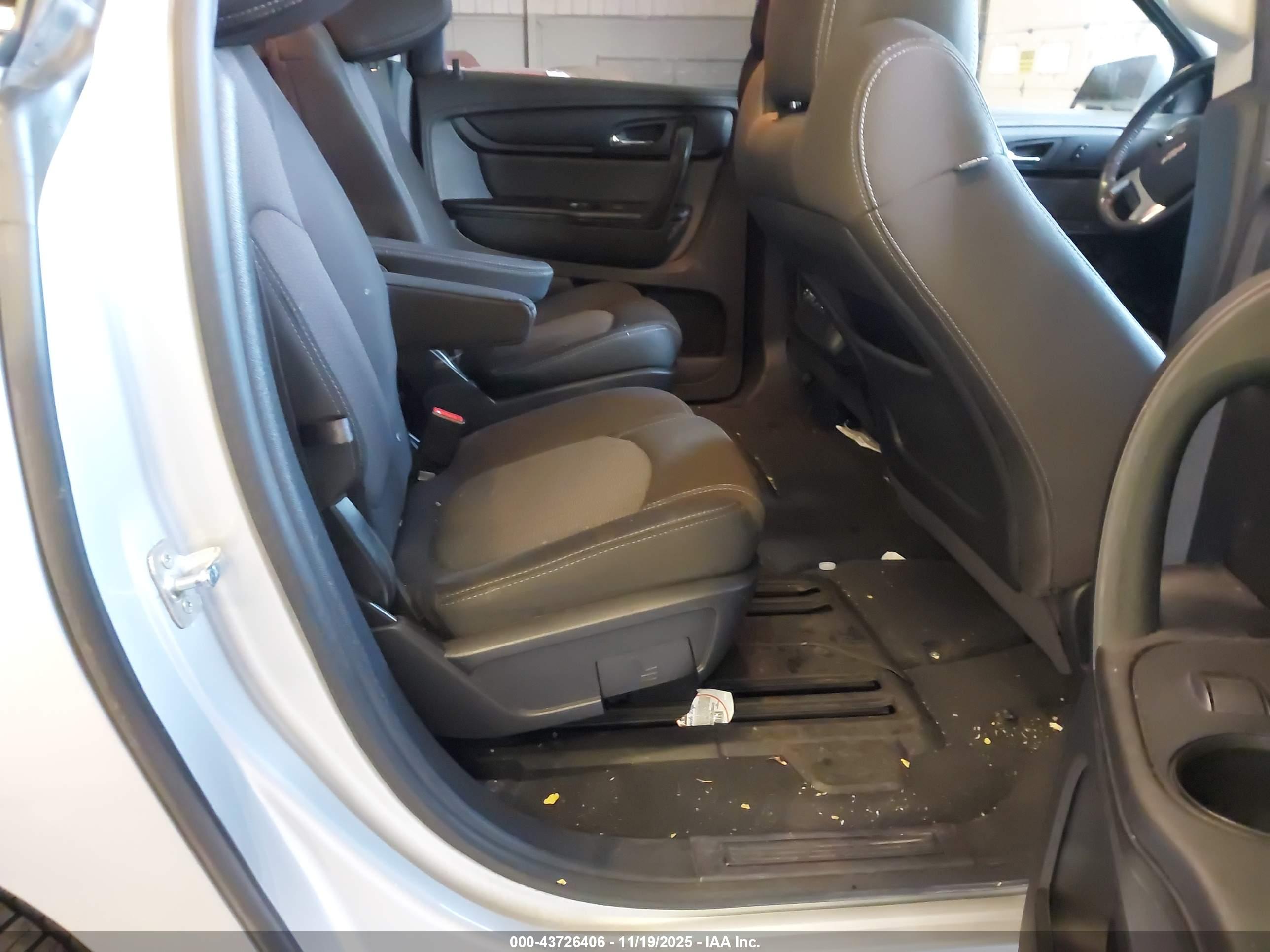 CHEVROLET TRAVERSE image 8