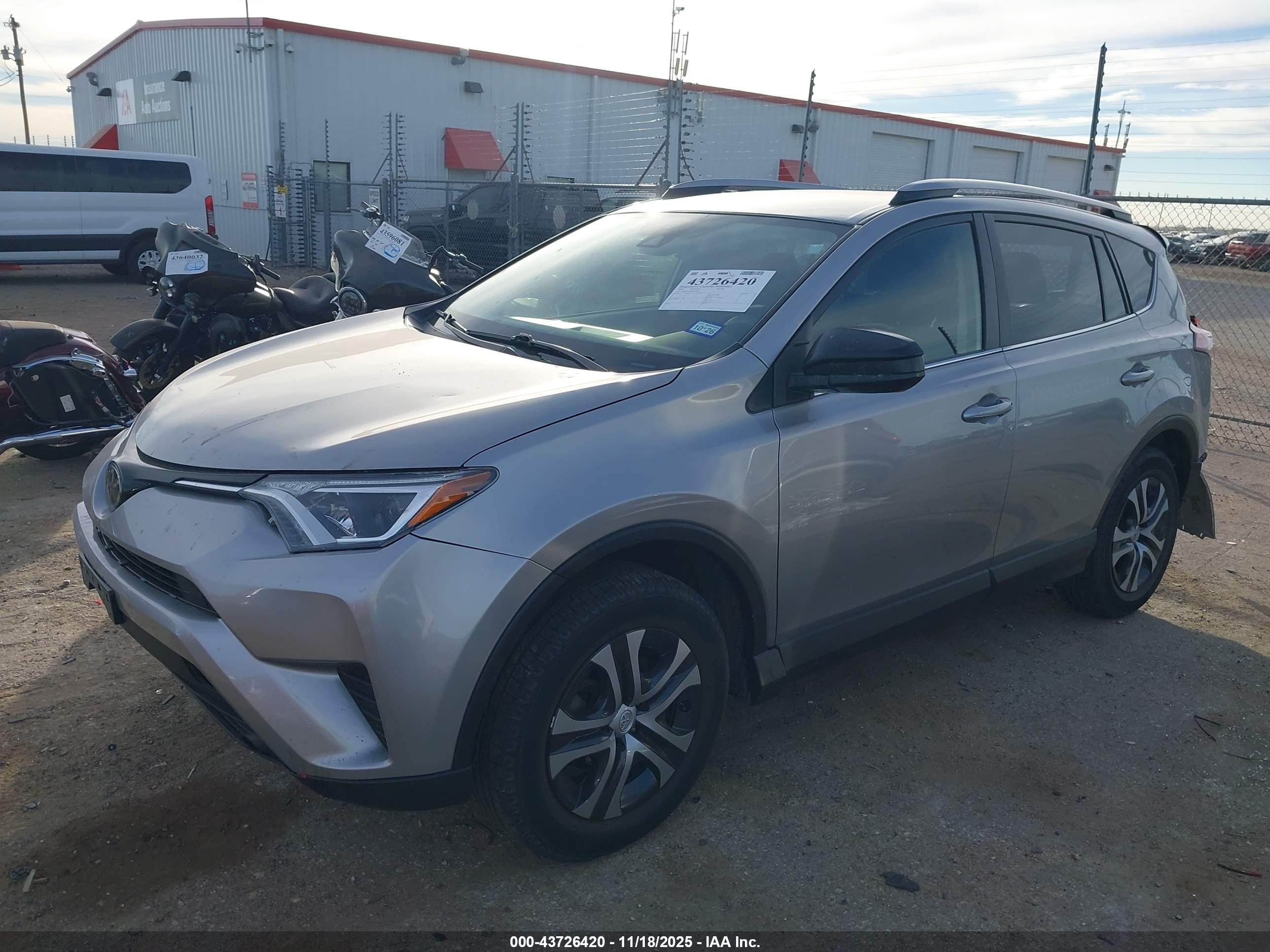 TOYOTA RAV4 image 2