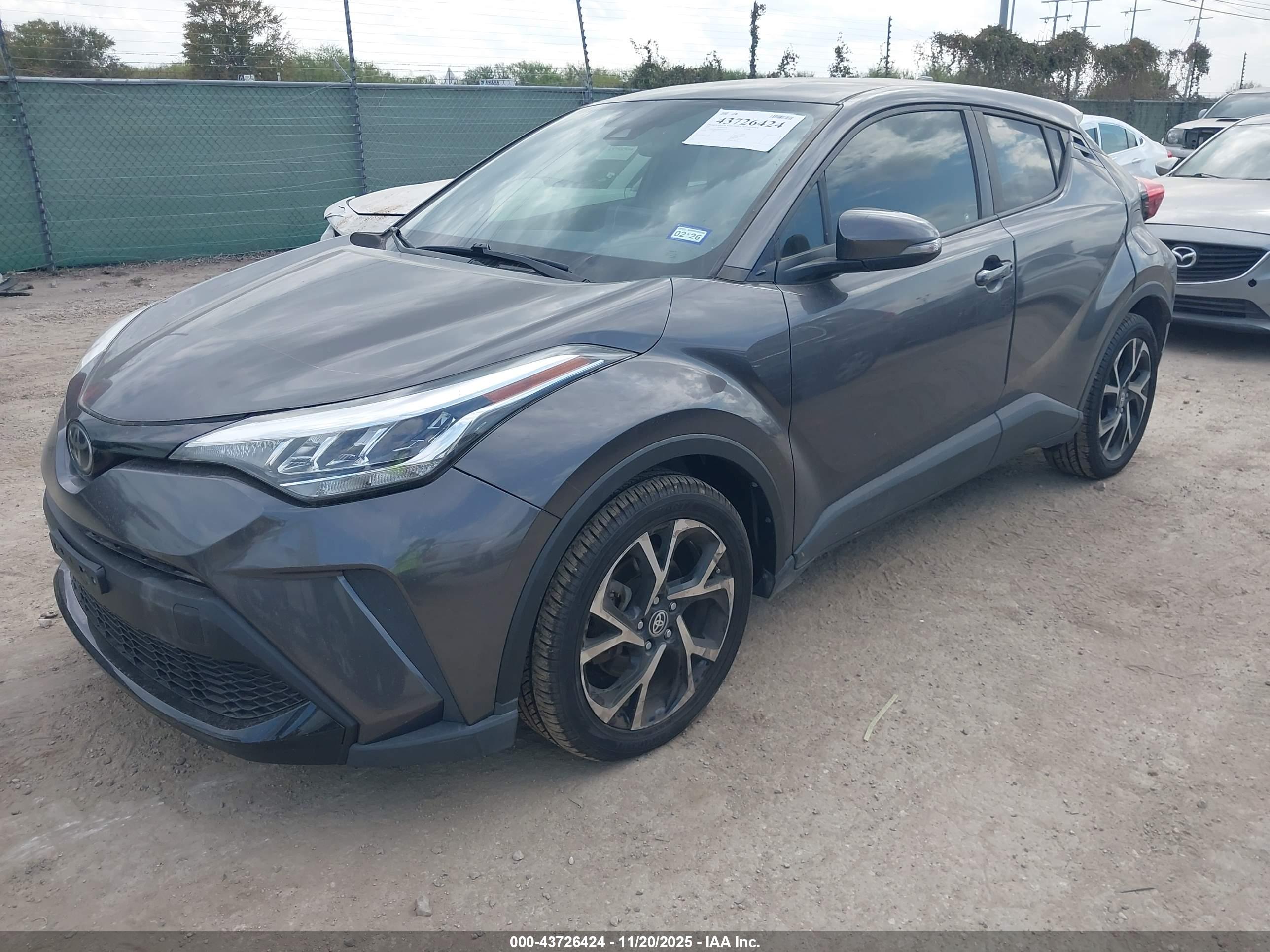 TOYOTA C-HR image 2