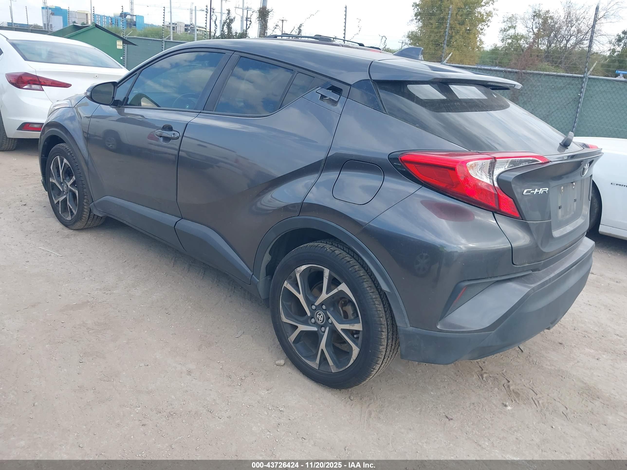 TOYOTA C-HR image 3