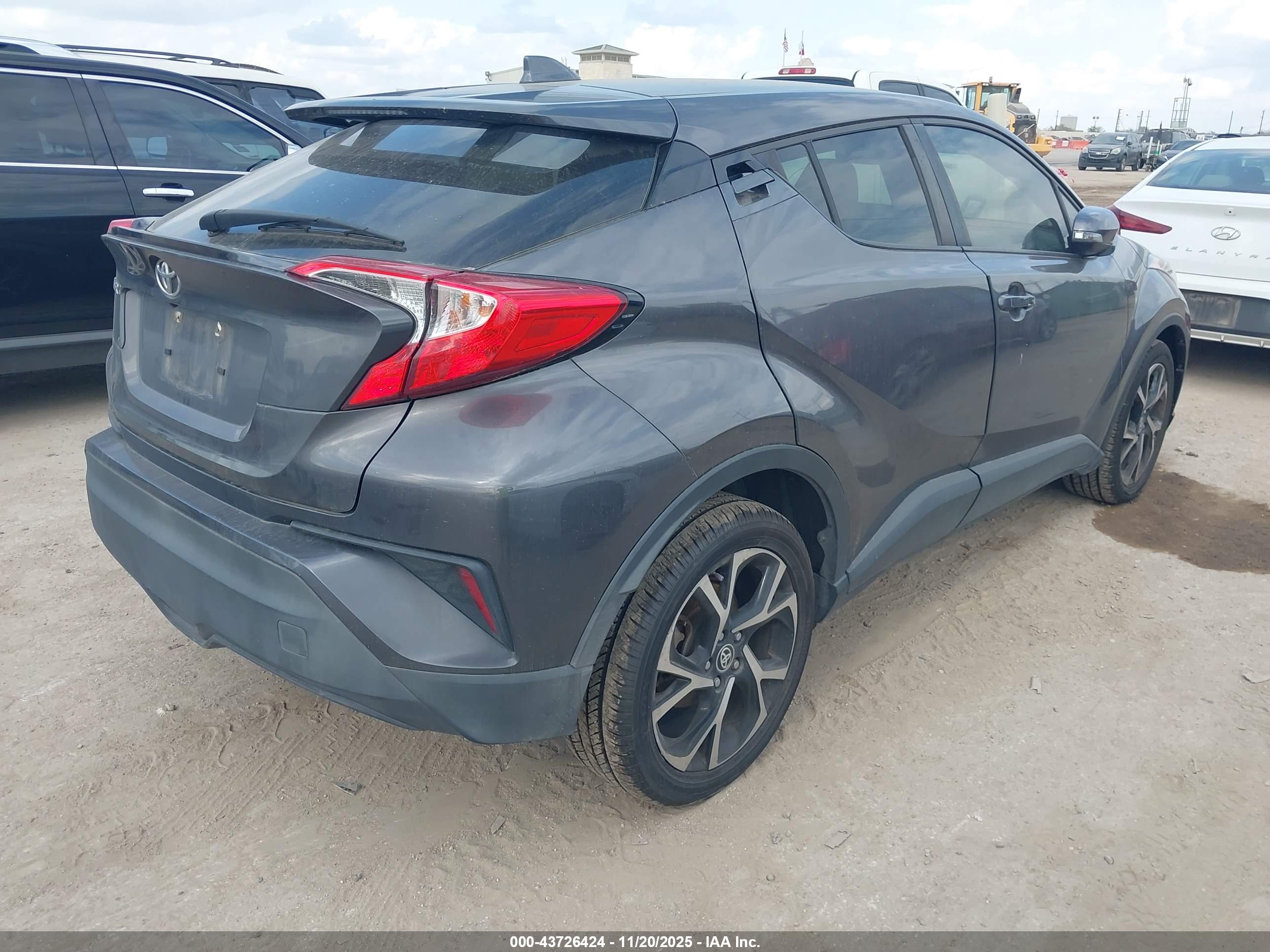 TOYOTA C-HR image 4