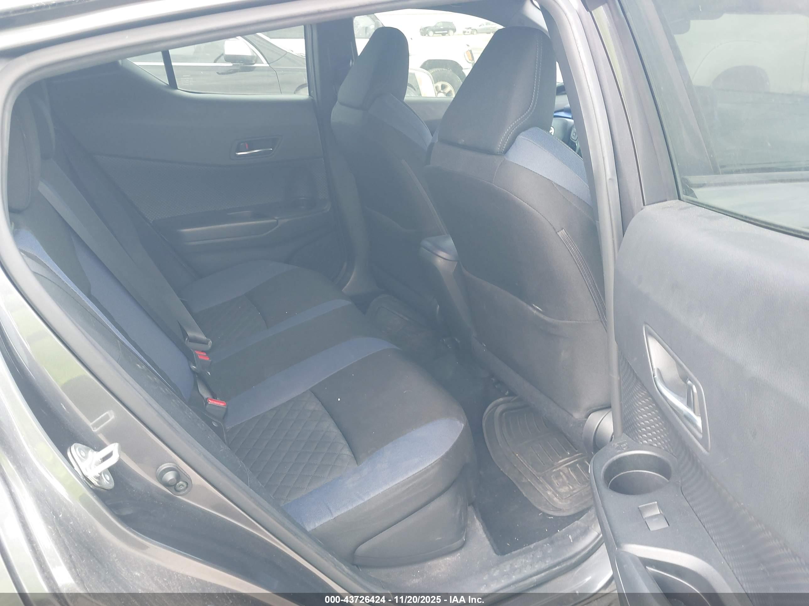 TOYOTA C-HR image 8