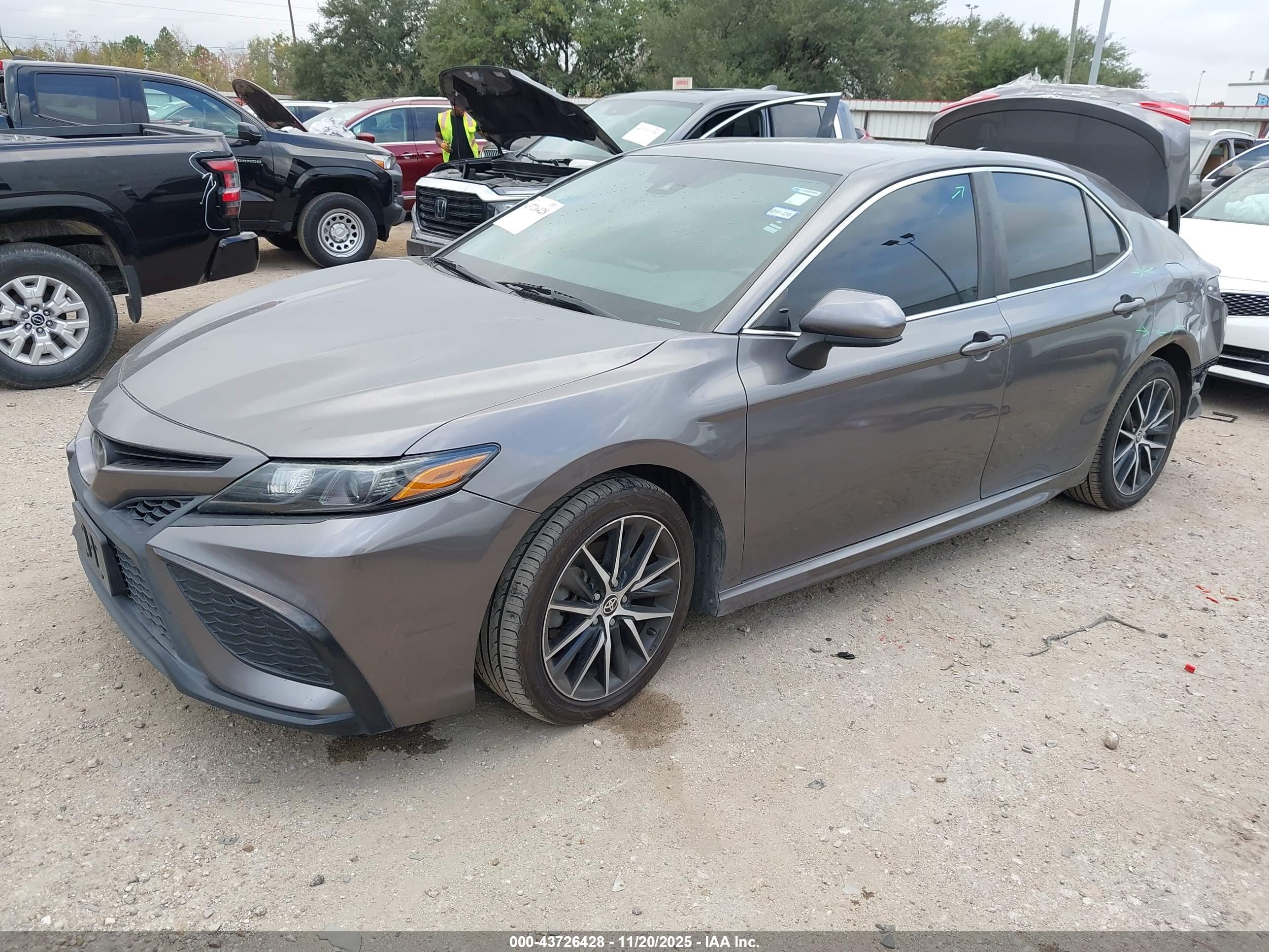 TOYOTA CAMRY image 2