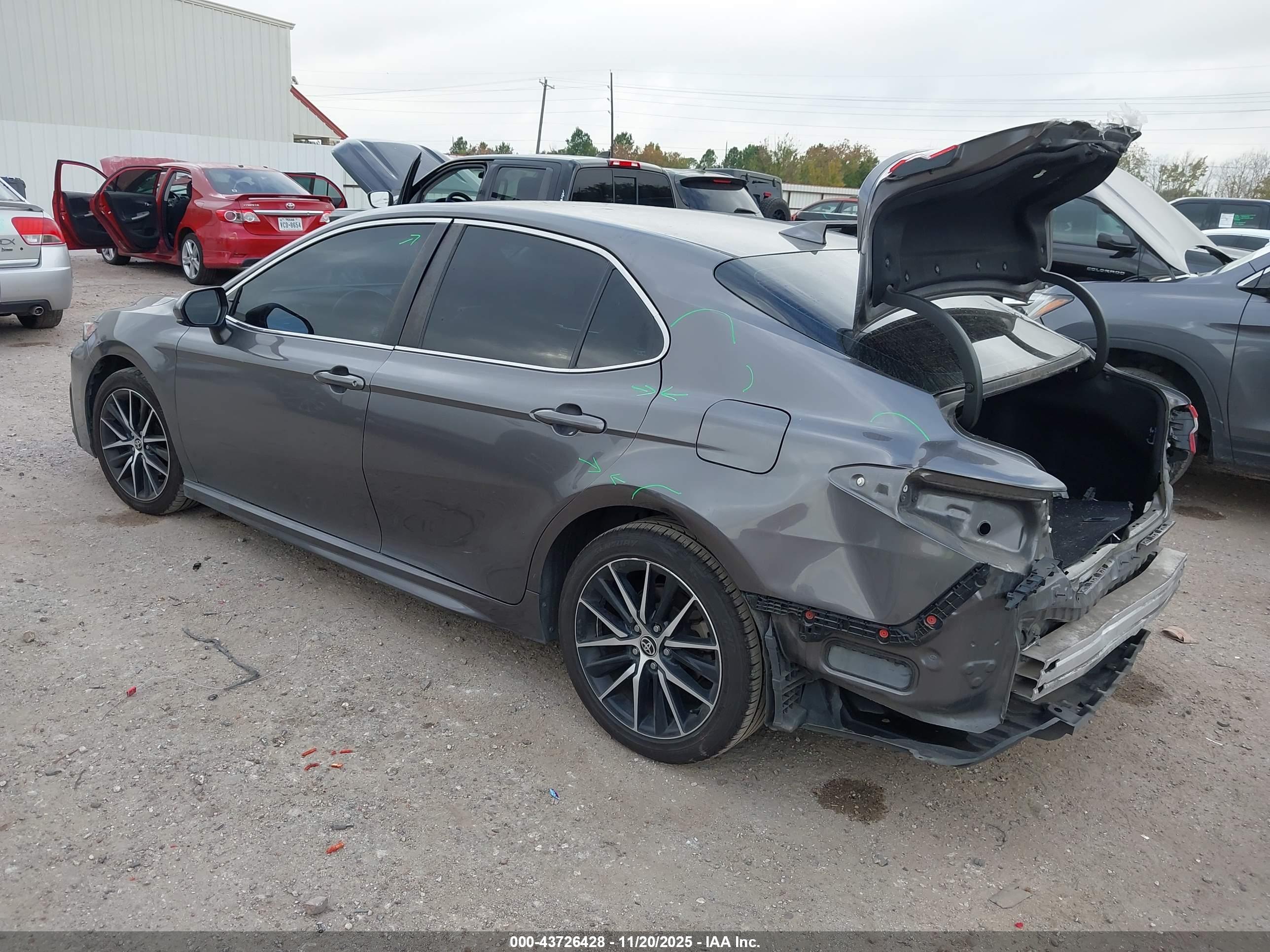 TOYOTA CAMRY image 3