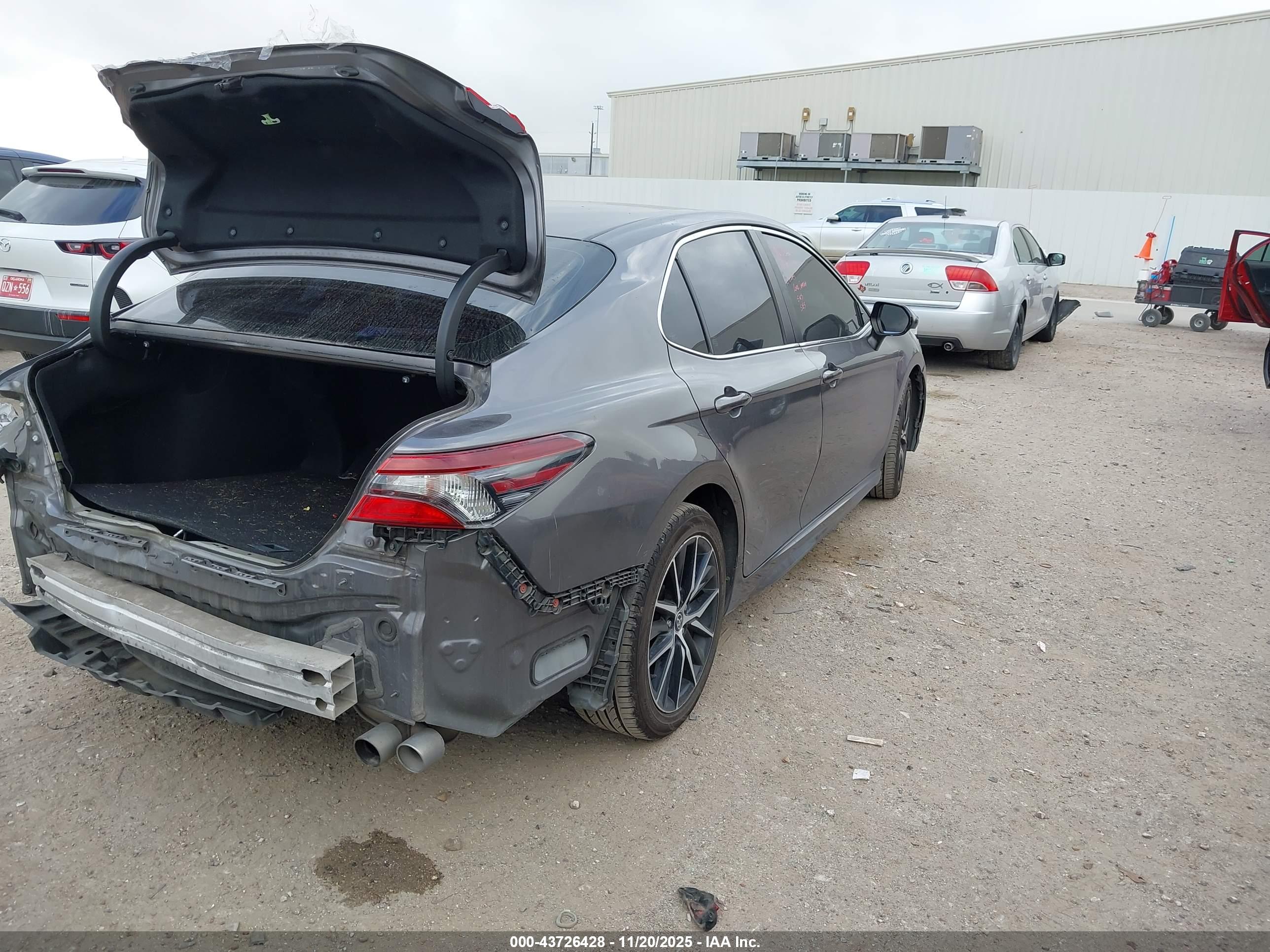 TOYOTA CAMRY image 4