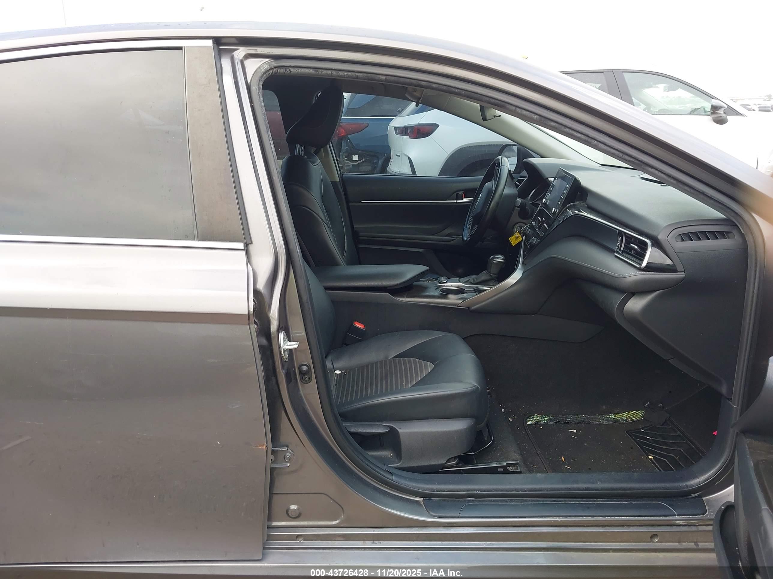 TOYOTA CAMRY image 5