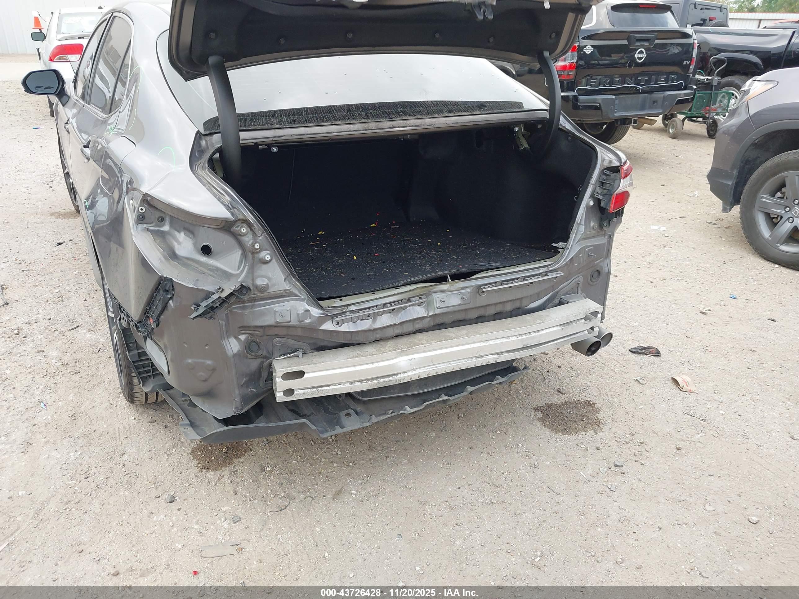 TOYOTA CAMRY image 6