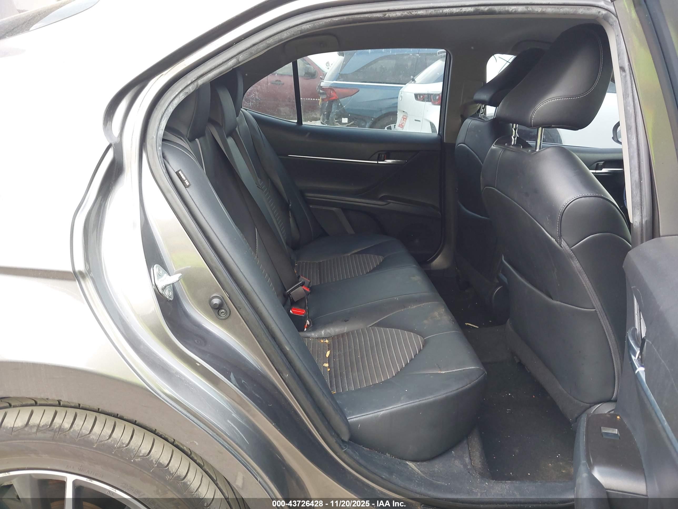TOYOTA CAMRY image 8