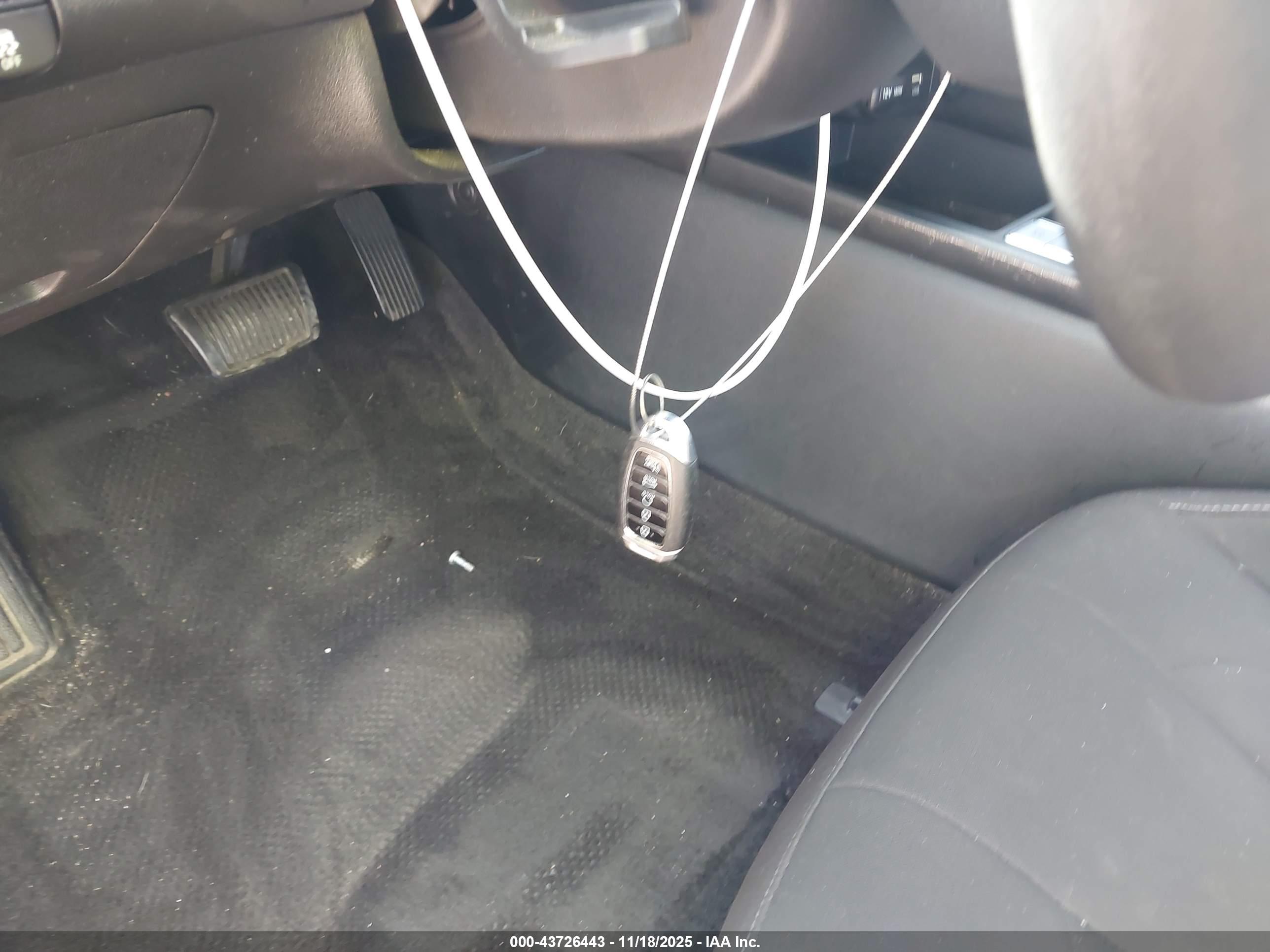 HYUNDAI ELANTRA image 11
