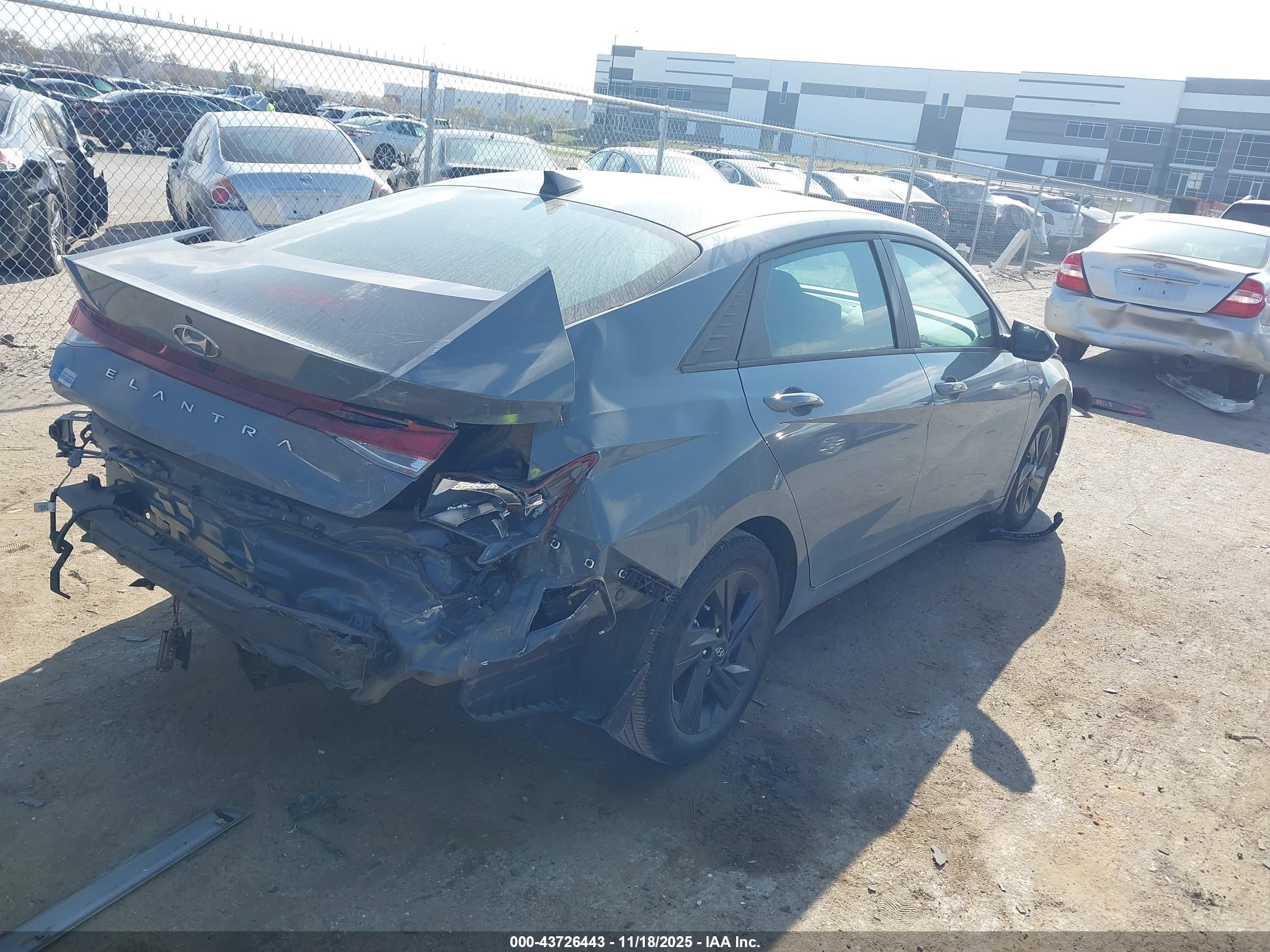 HYUNDAI ELANTRA image 4