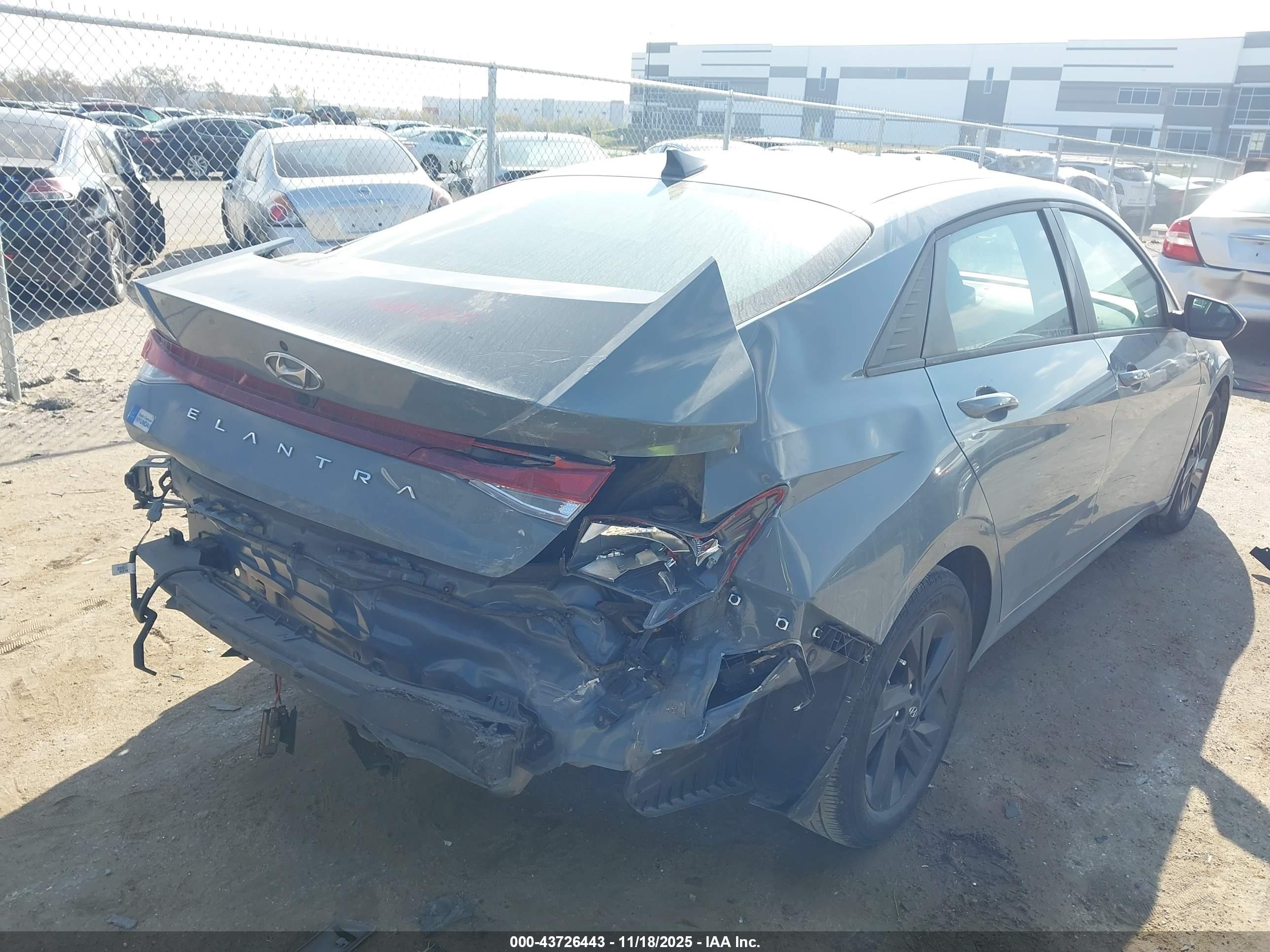 HYUNDAI ELANTRA image 6
