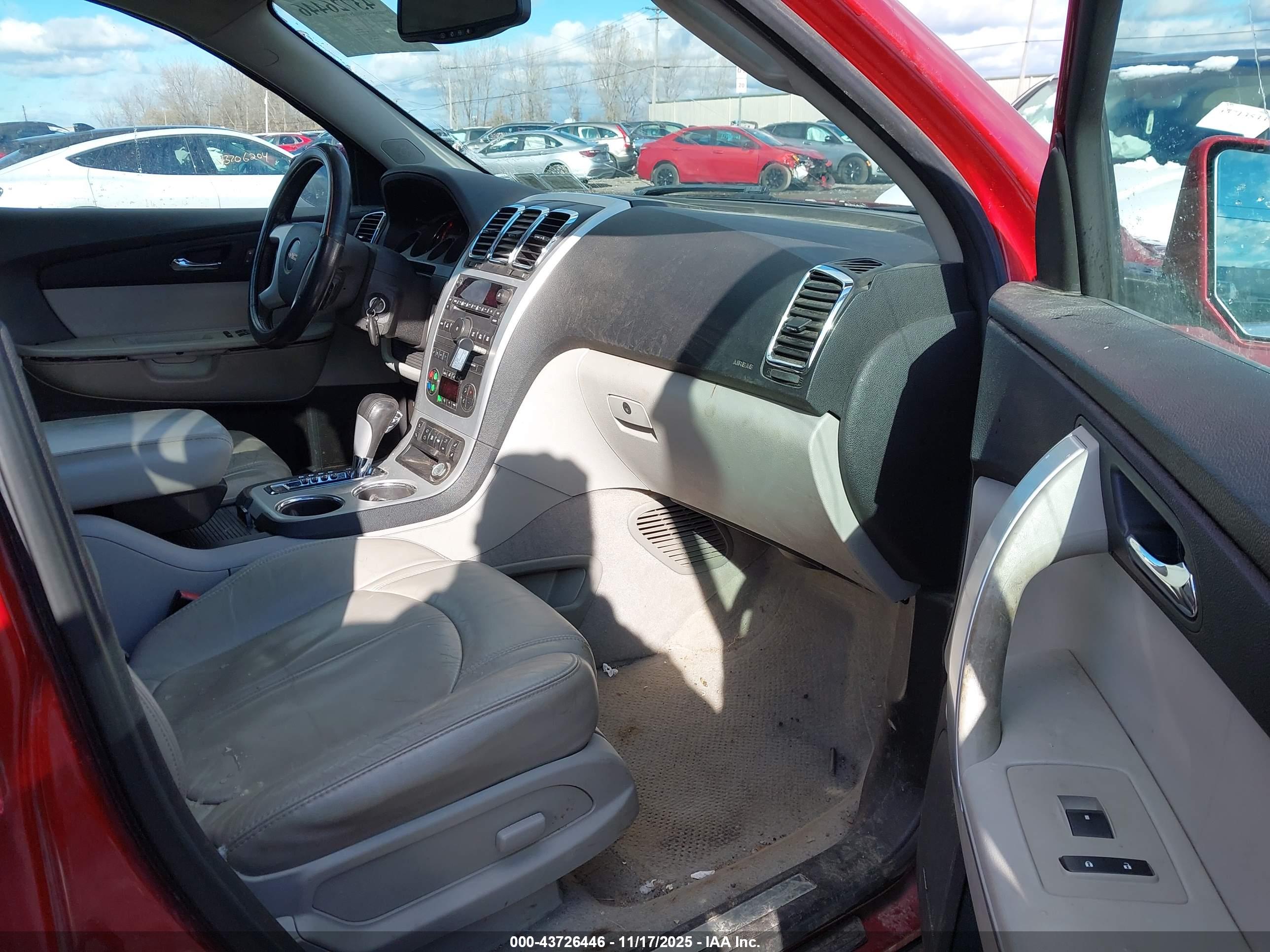 GMC ACADIA image 5