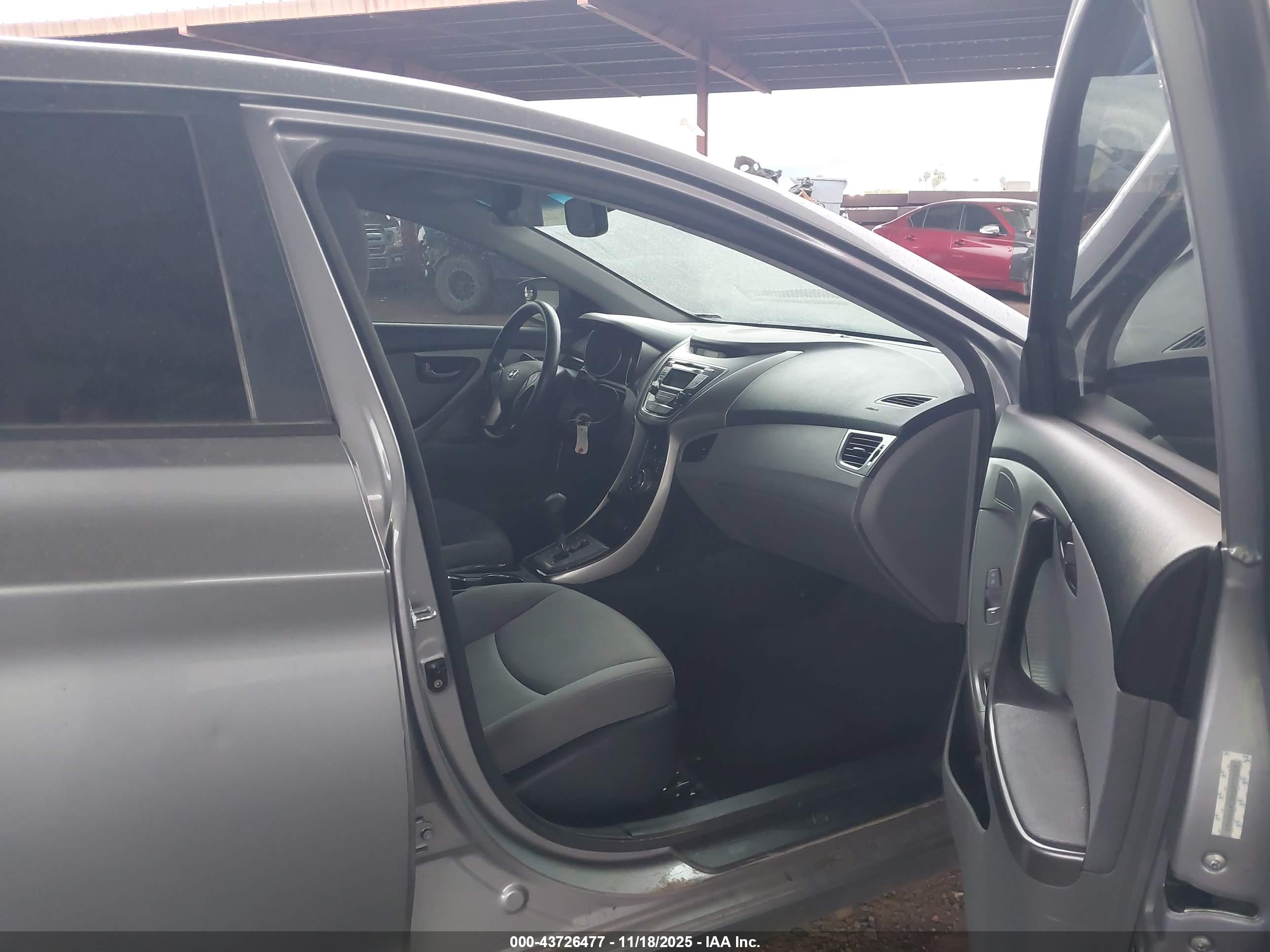 HYUNDAI ELANTRA image 5