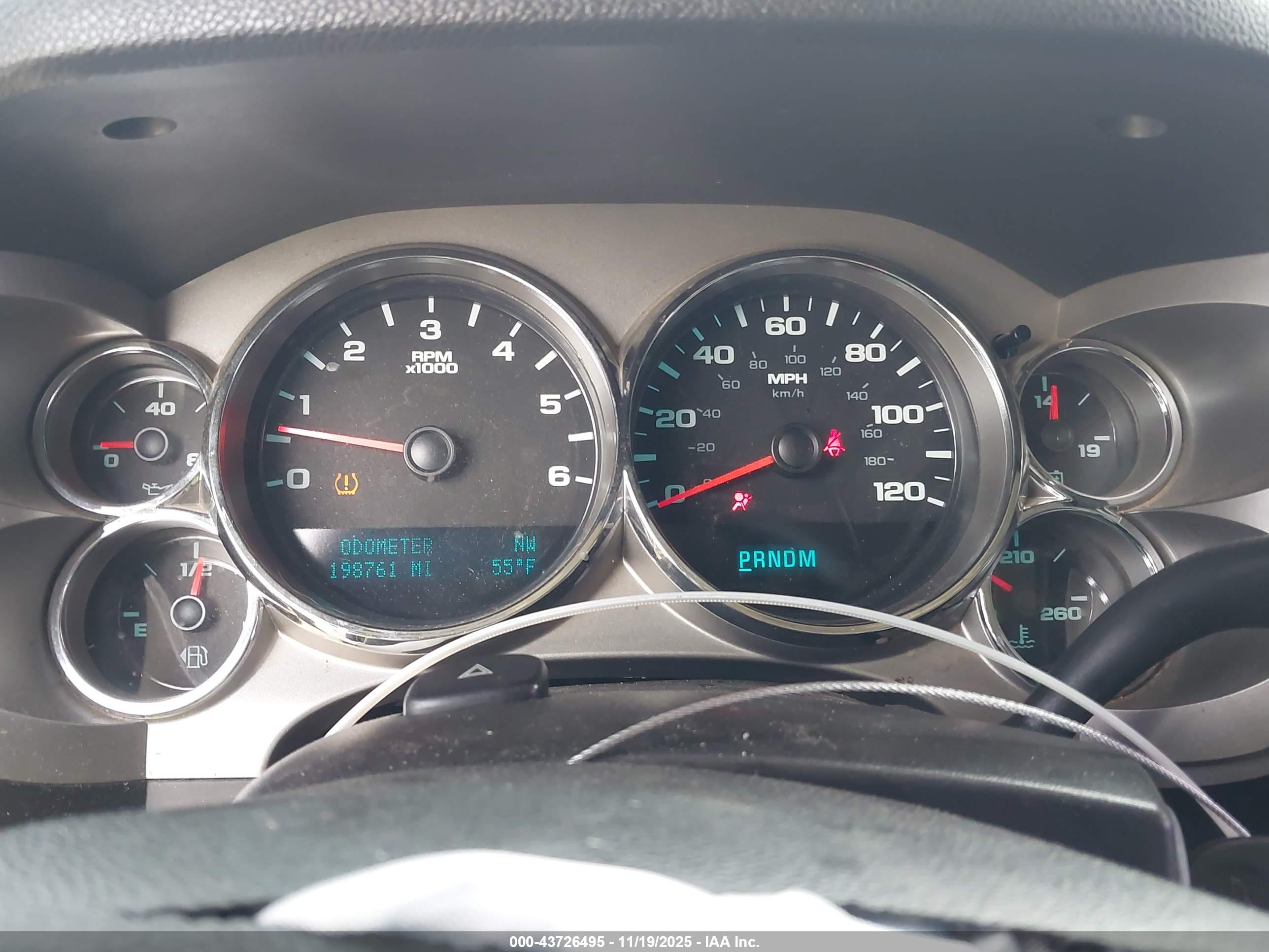 CHEVROLET SILVERADO image 7