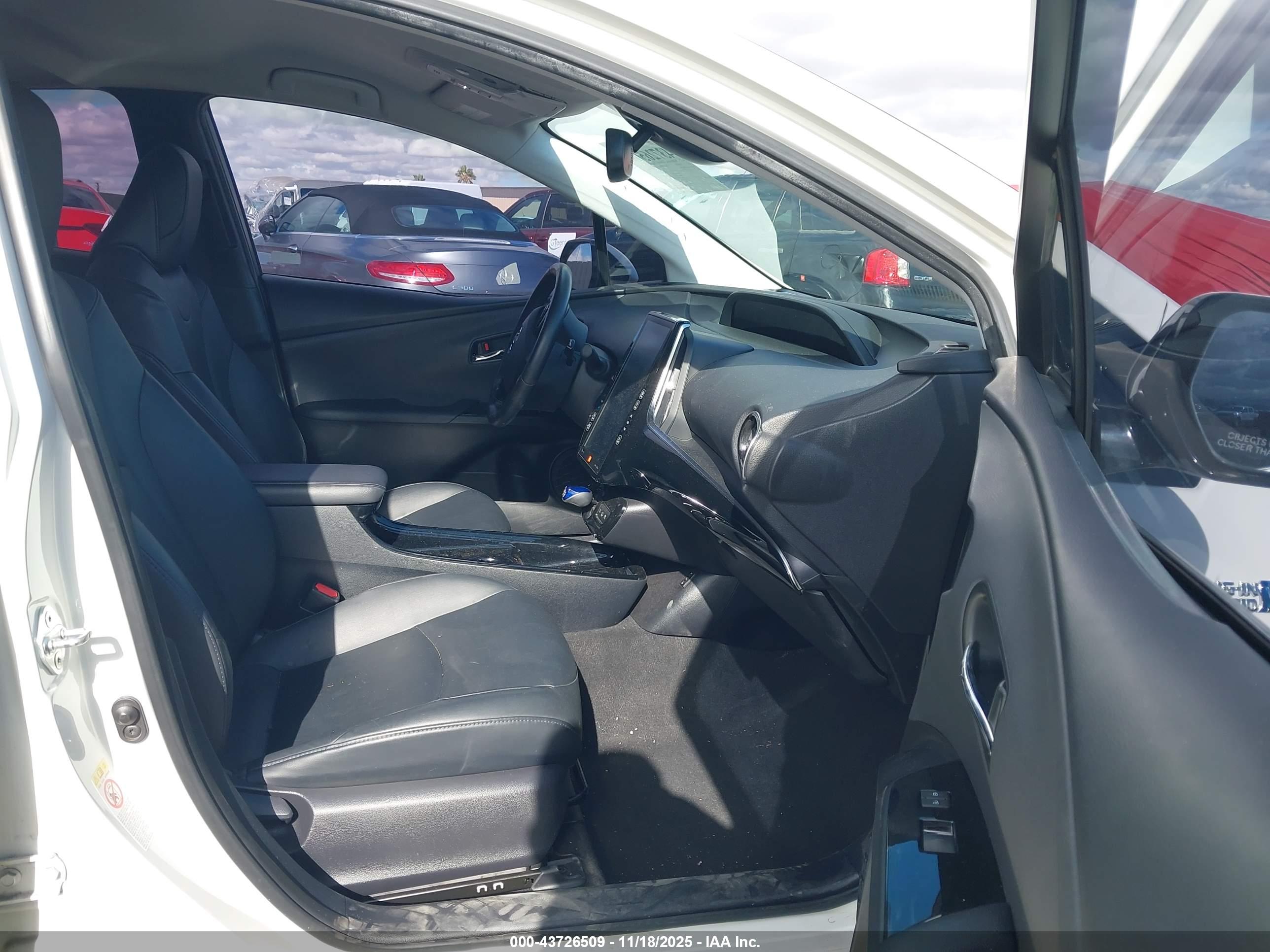 TOYOTA PRIUS image 5