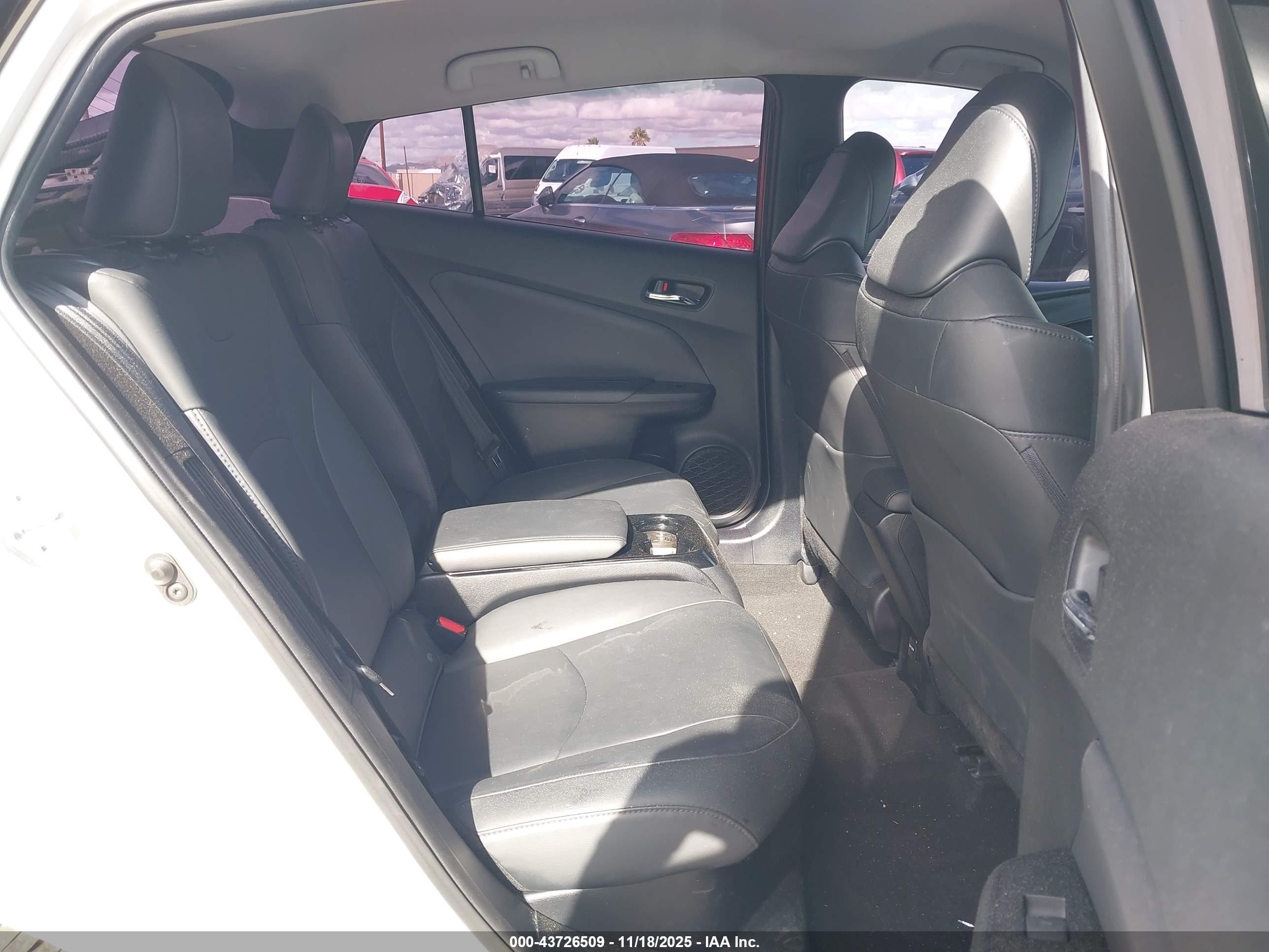 TOYOTA PRIUS image 8