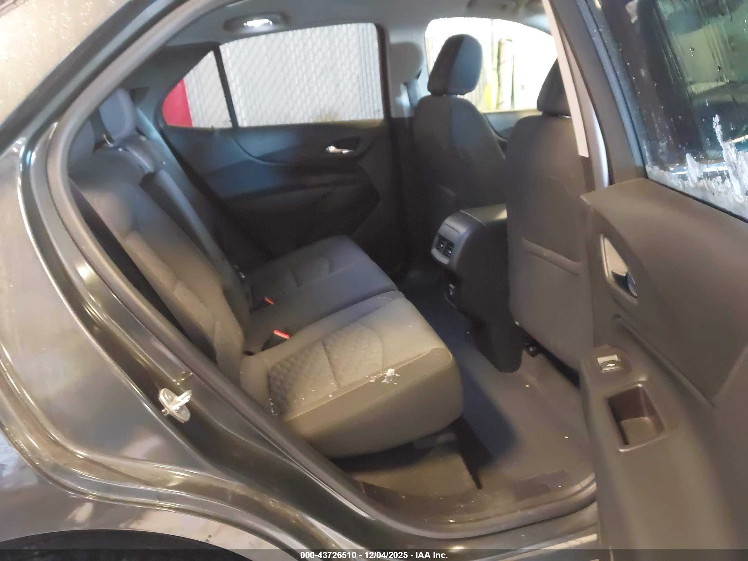 CHEVROLET EQUINOX image 8