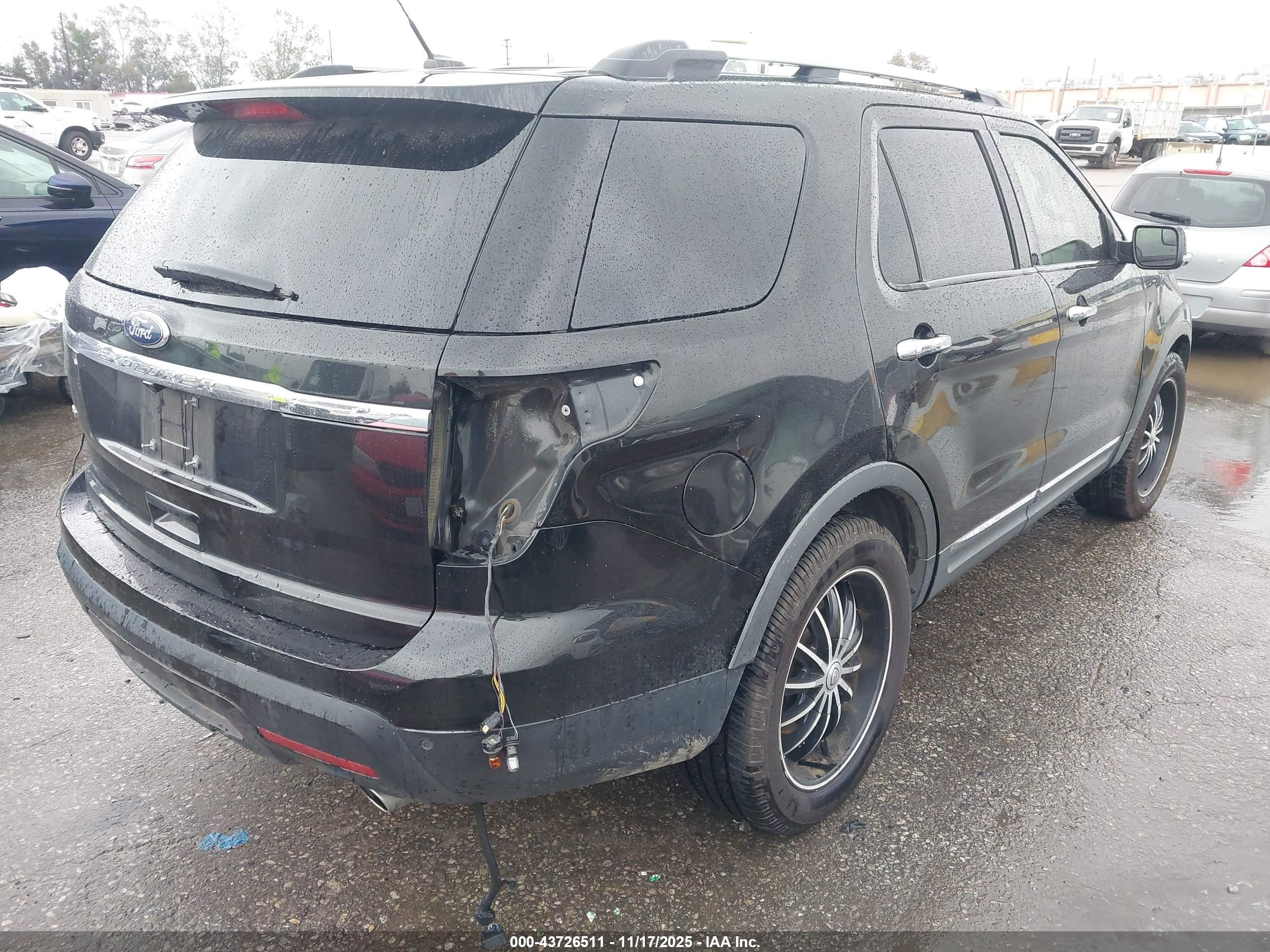 FORD EXPLORER image 4