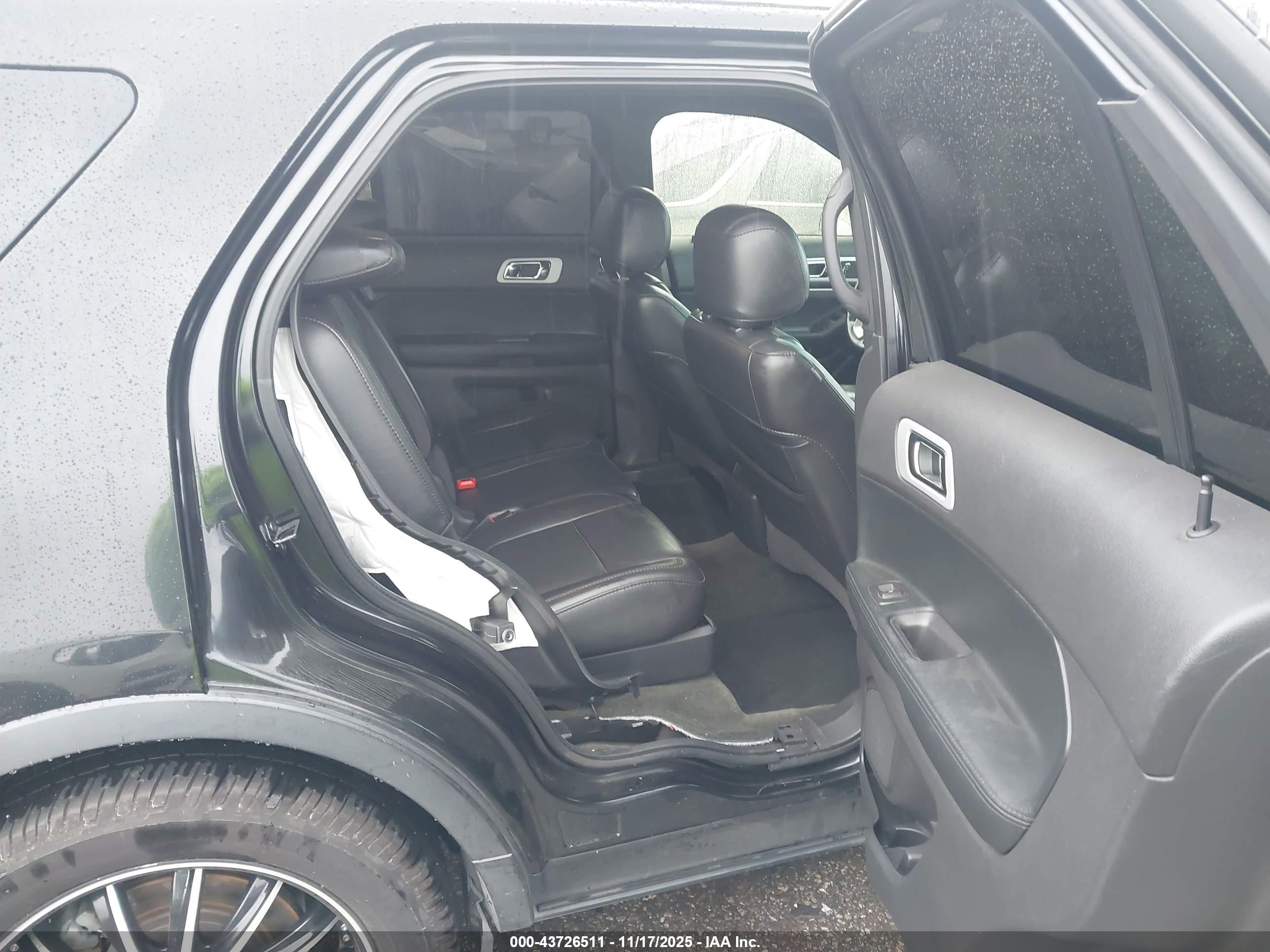 FORD EXPLORER image 8