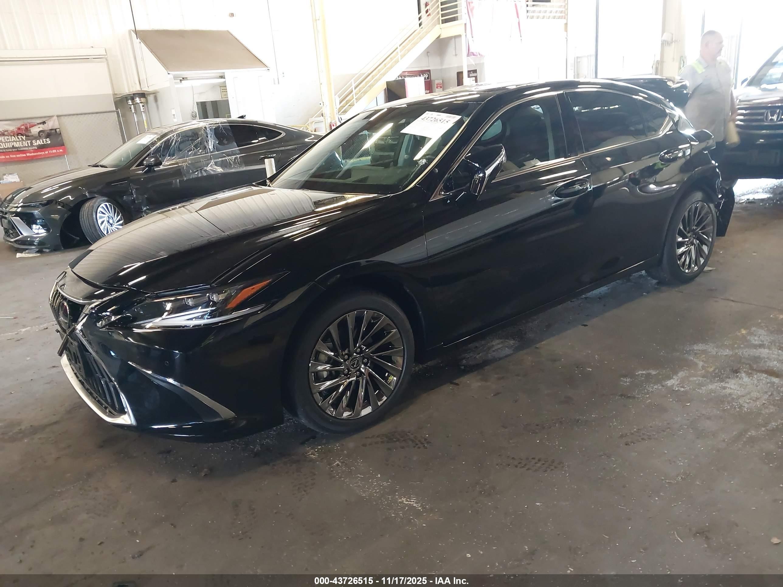 LEXUS ES image 2