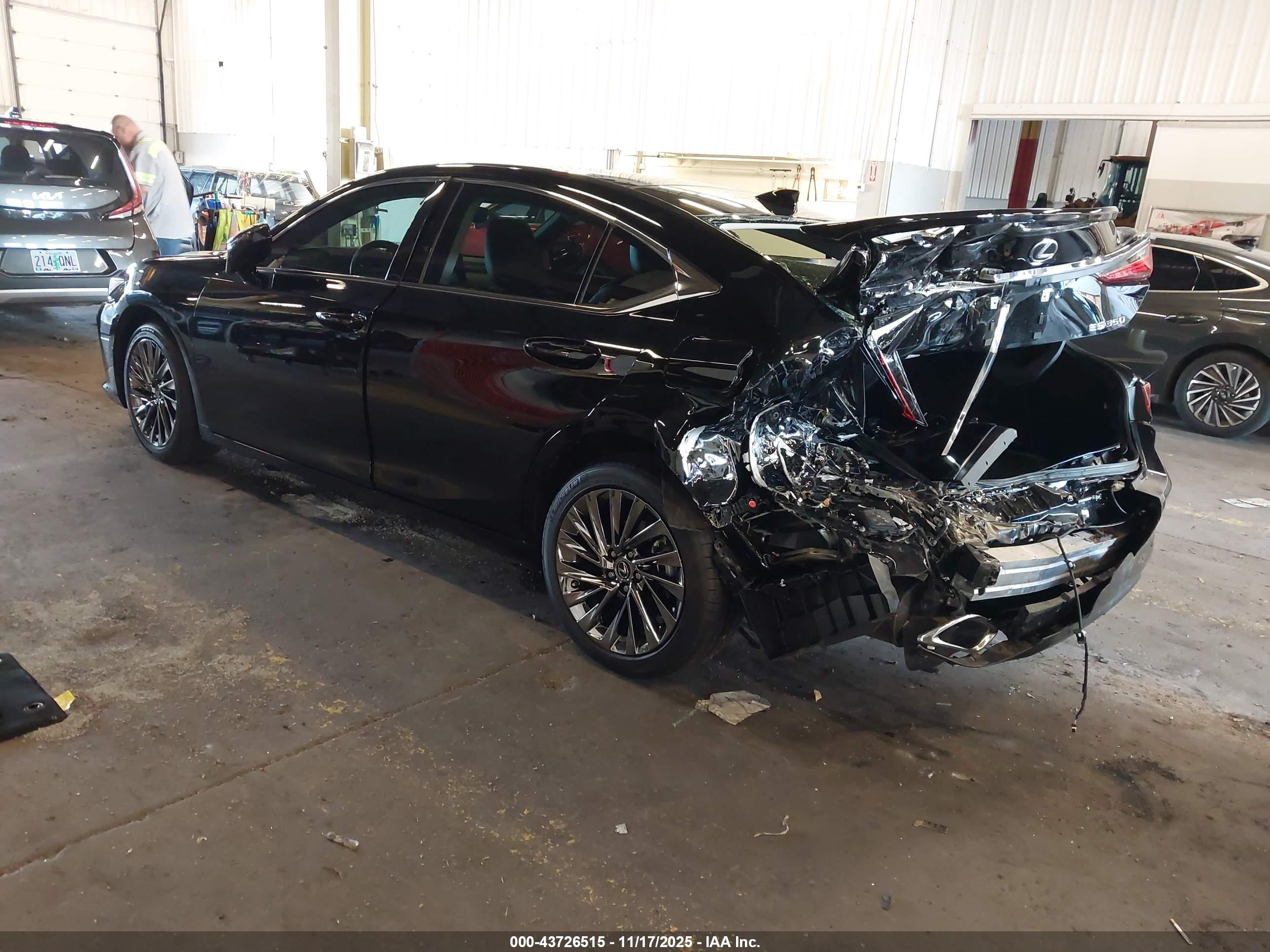LEXUS ES image 3