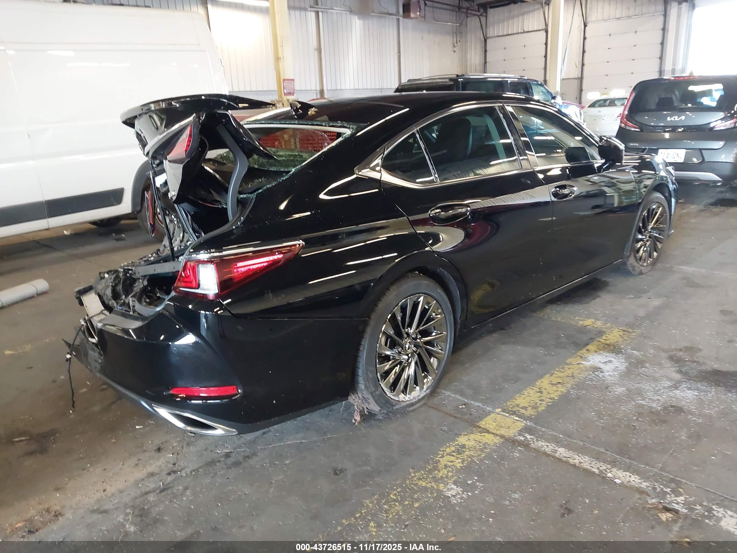 LEXUS ES image 4
