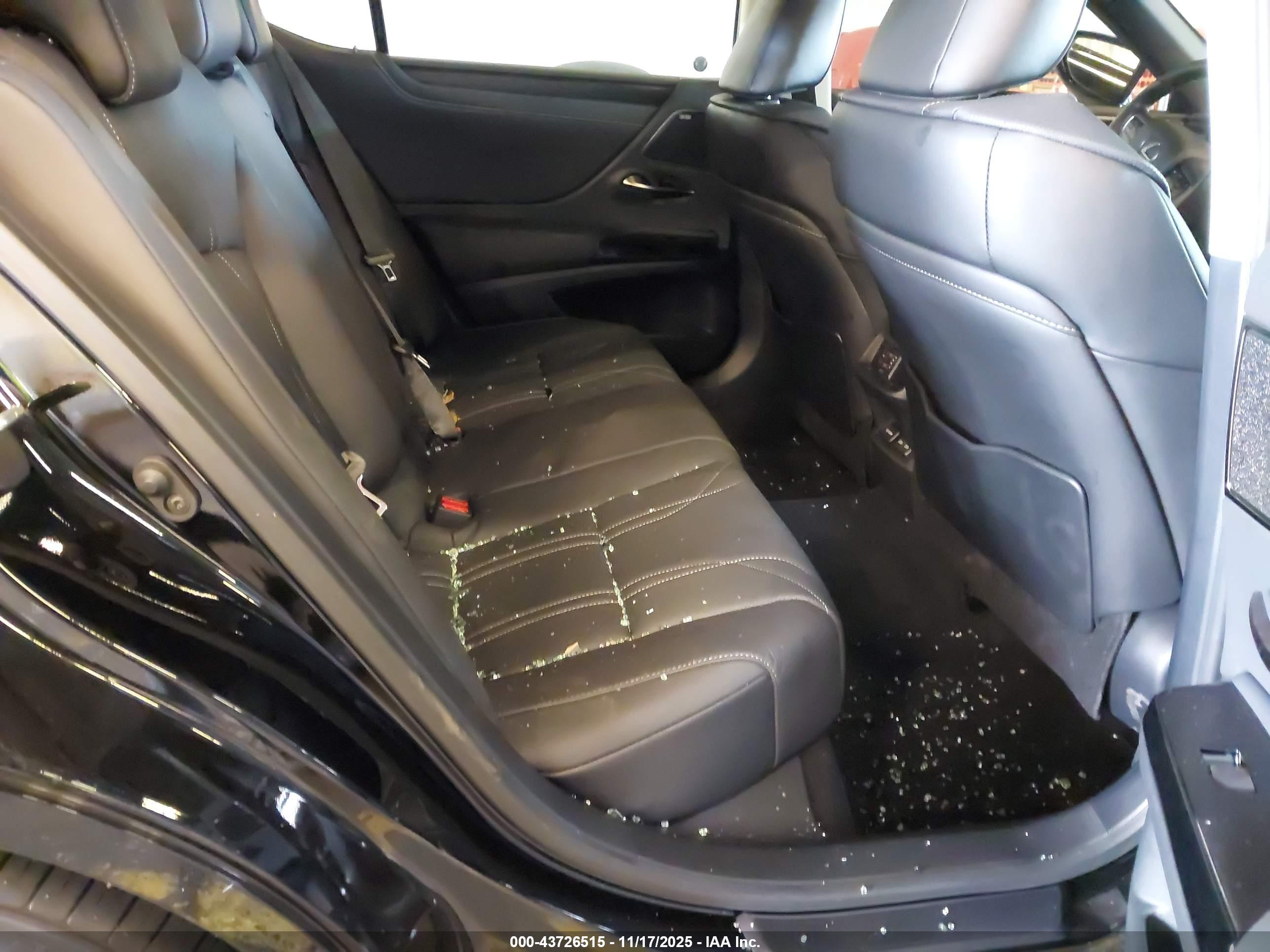 LEXUS ES image 8
