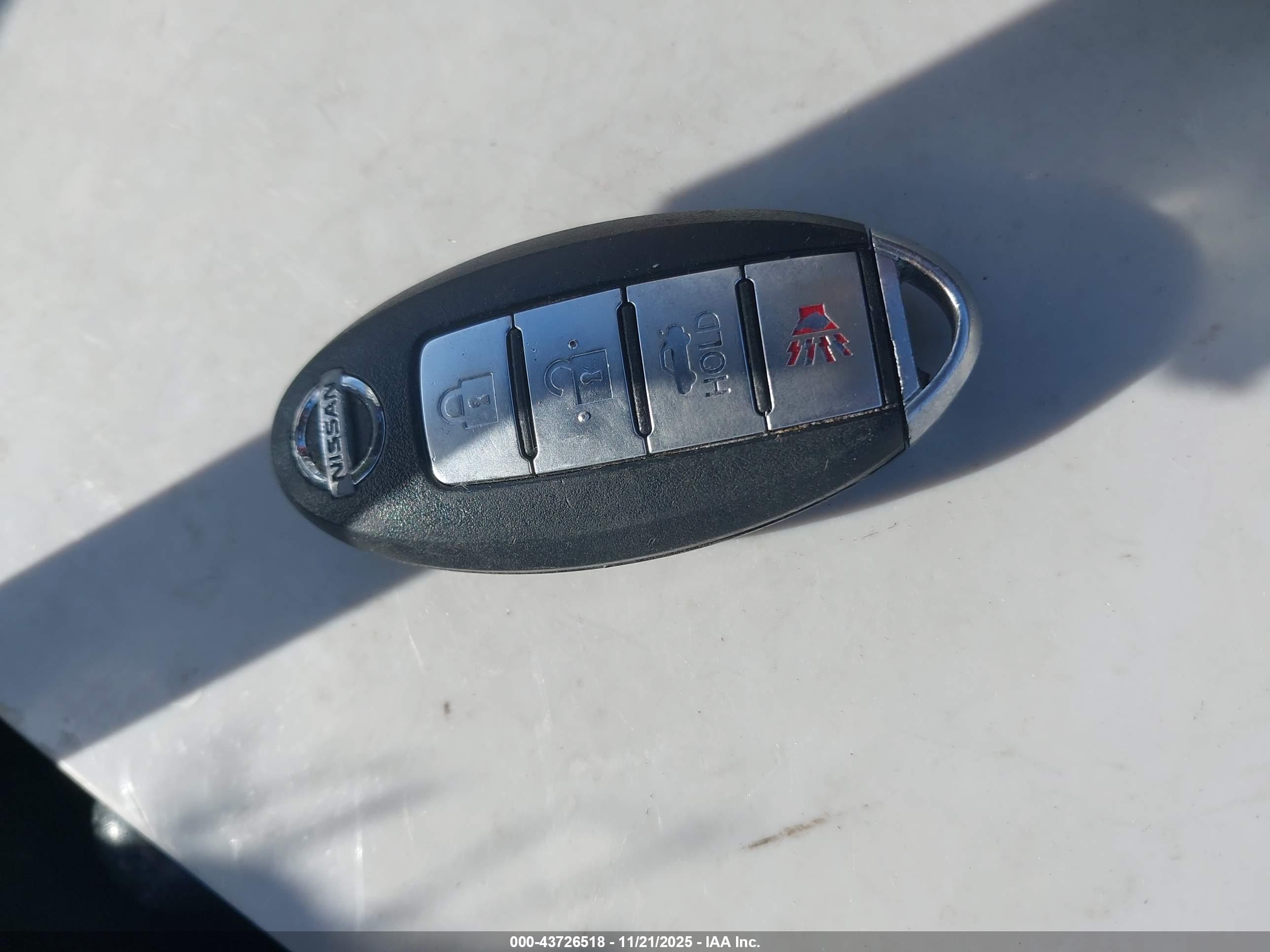 NISSAN LEAF image 11