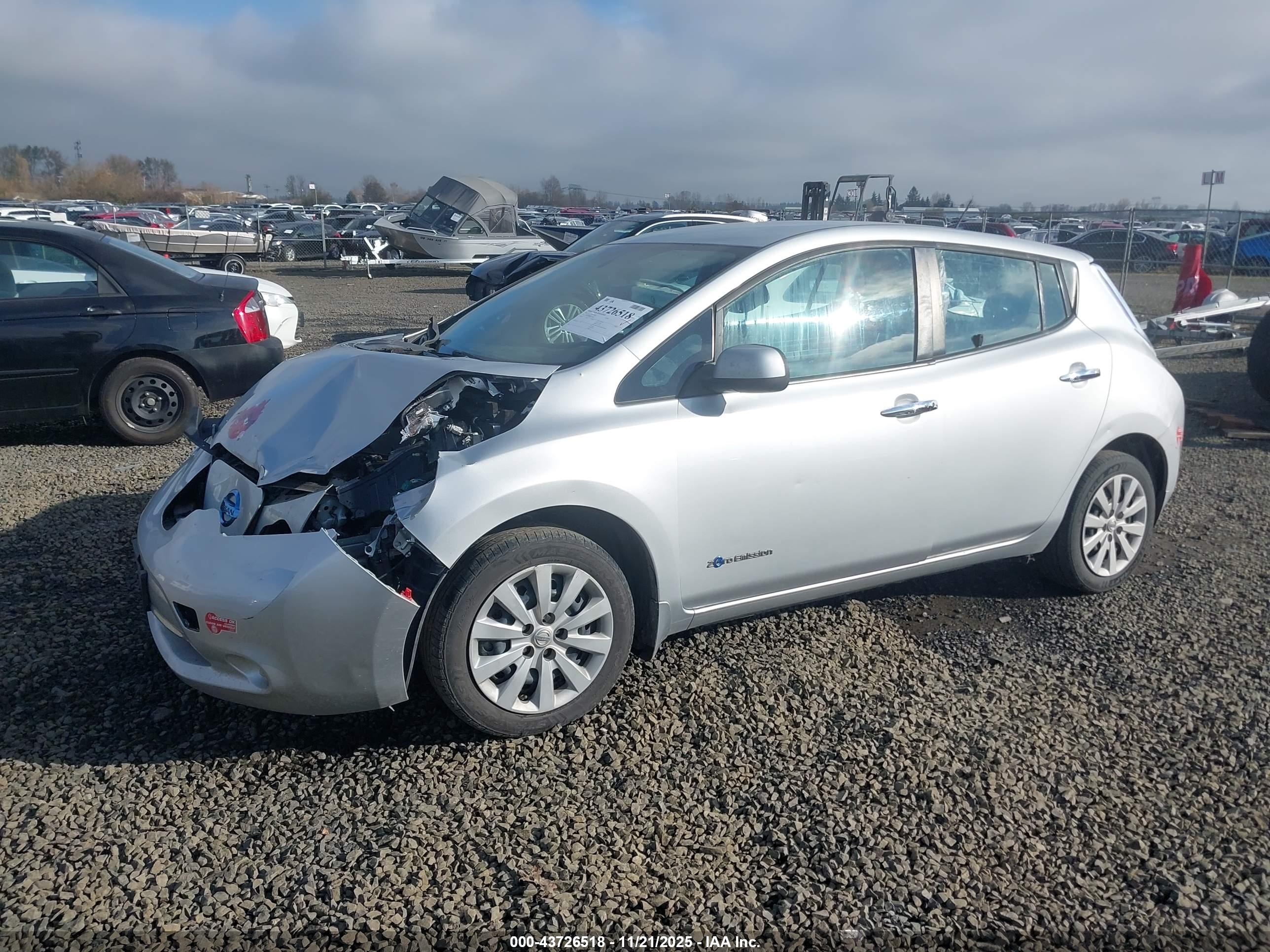 NISSAN LEAF image 2