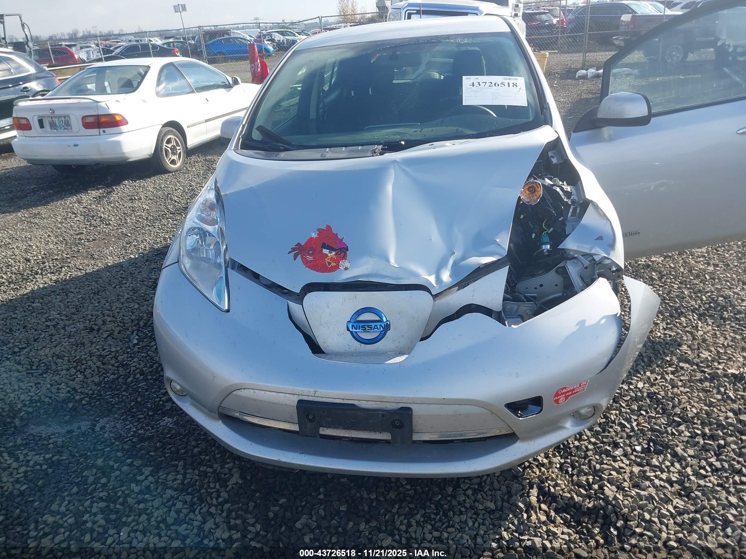 NISSAN LEAF image 6