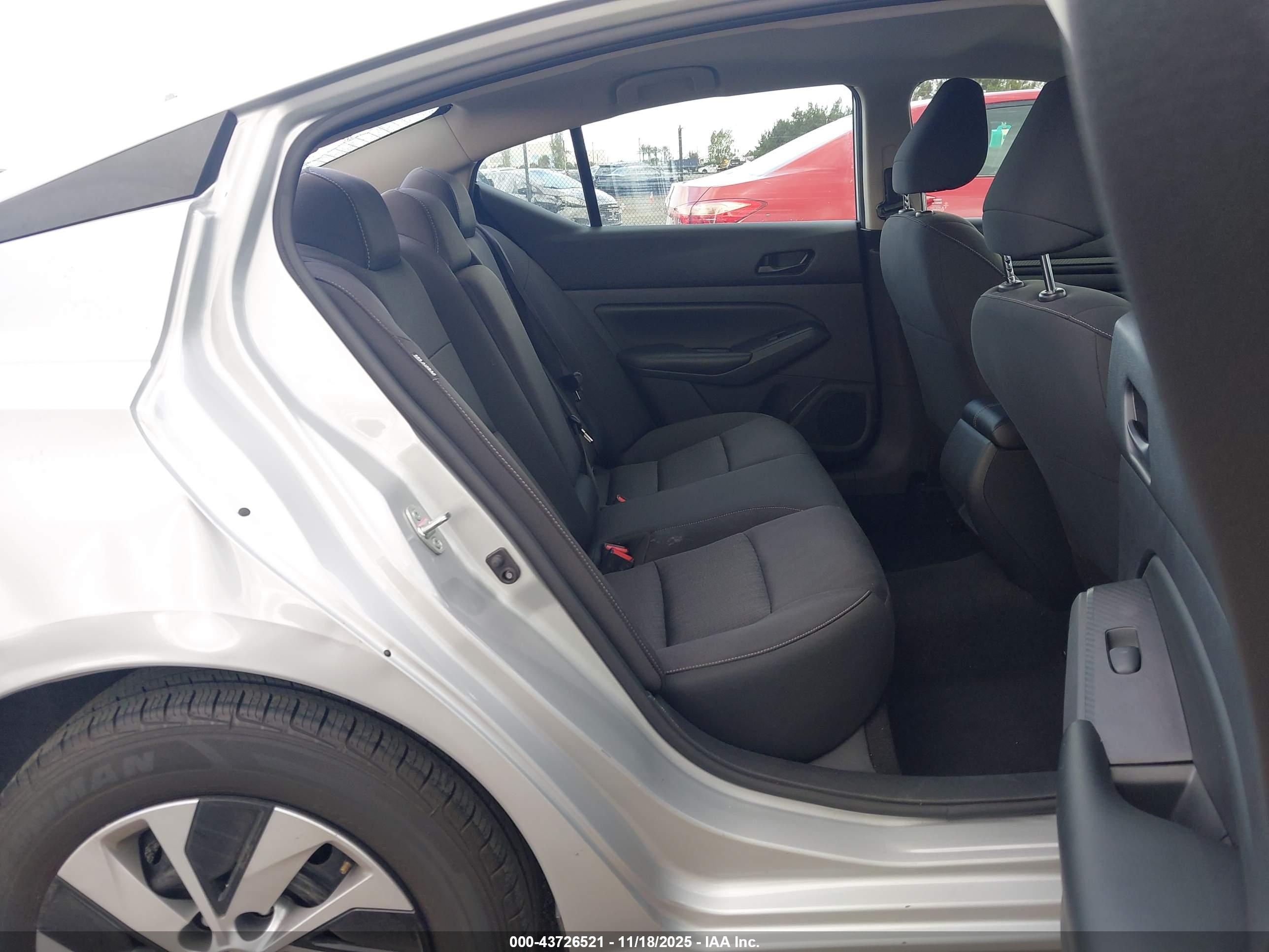NISSAN ALTIMA image 8