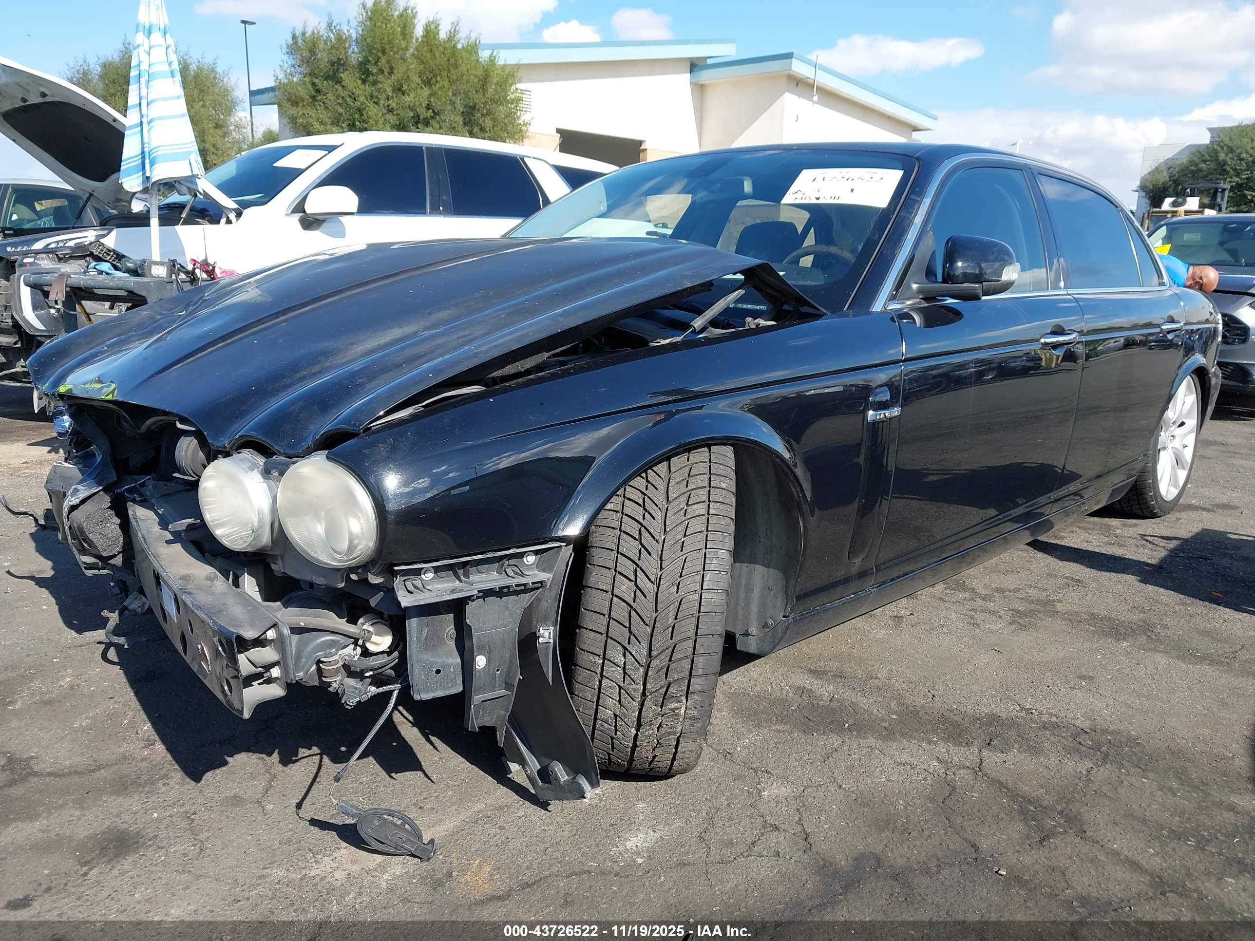 JAGUAR XJ image 2