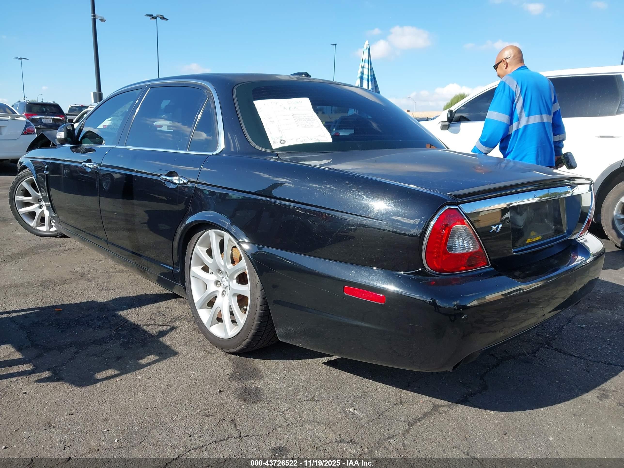 JAGUAR XJ image 3