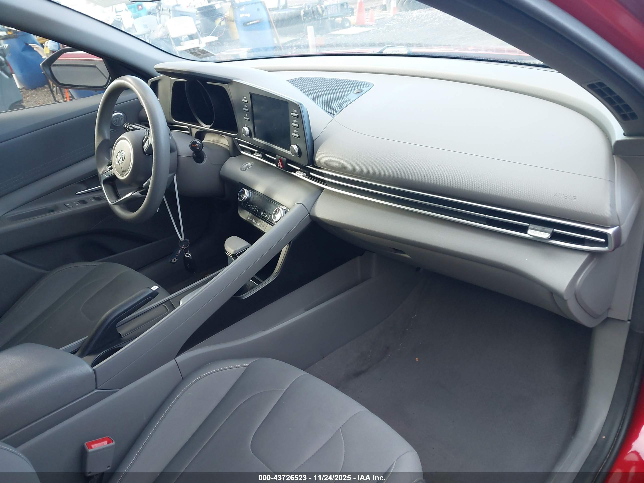 HYUNDAI ELANTRA image 5