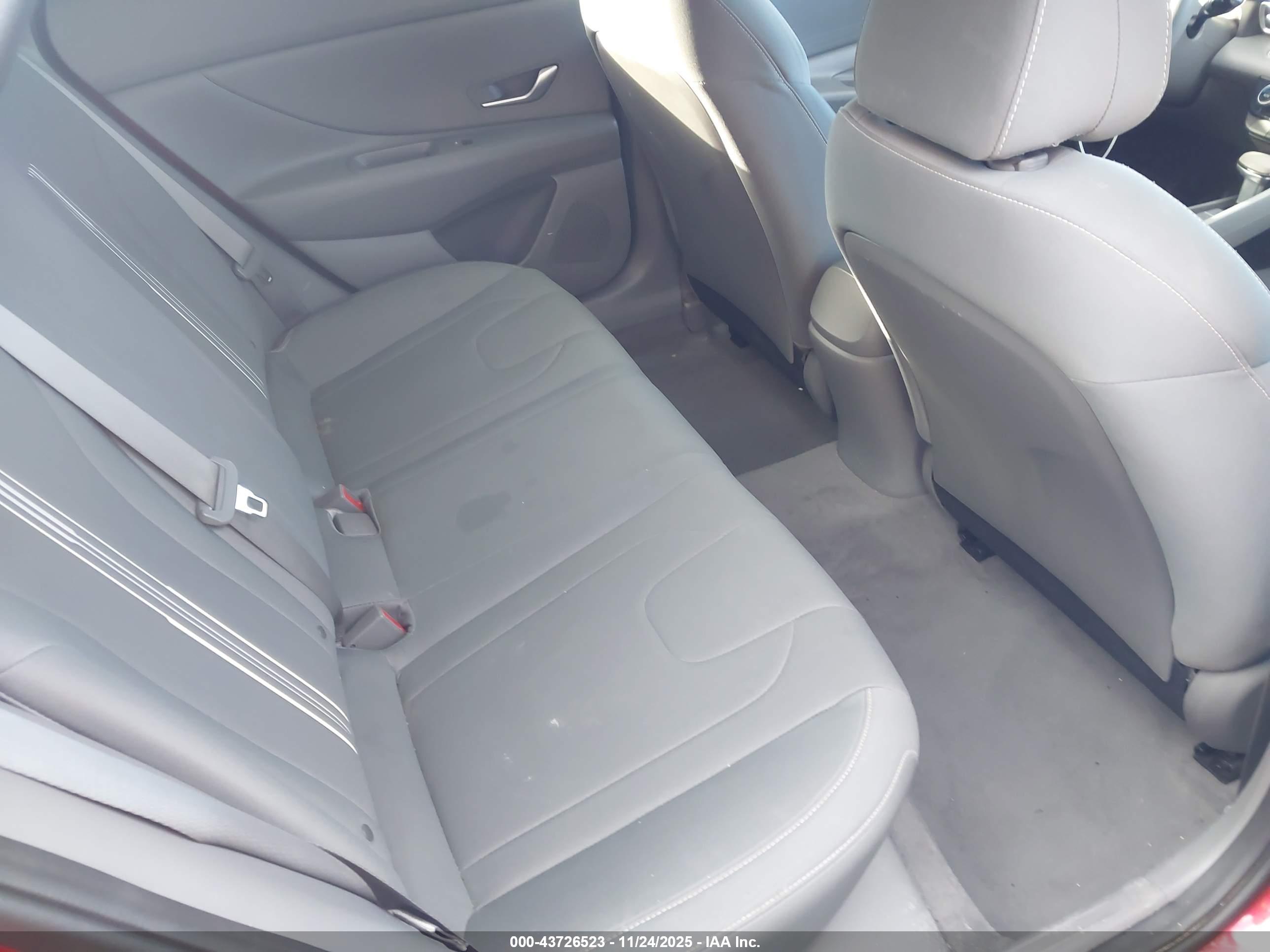 HYUNDAI ELANTRA image 8