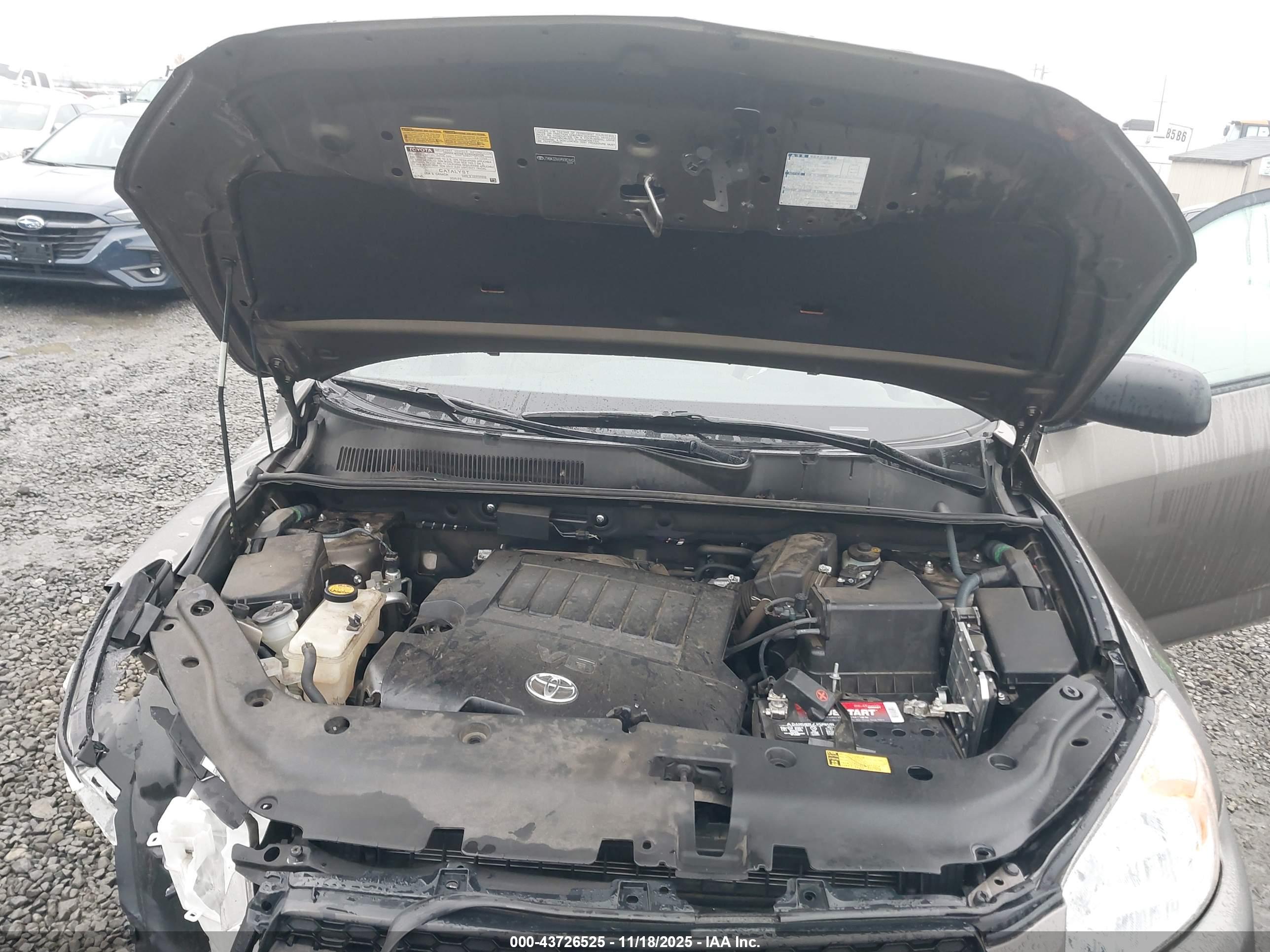 TOYOTA RAV4 image 10