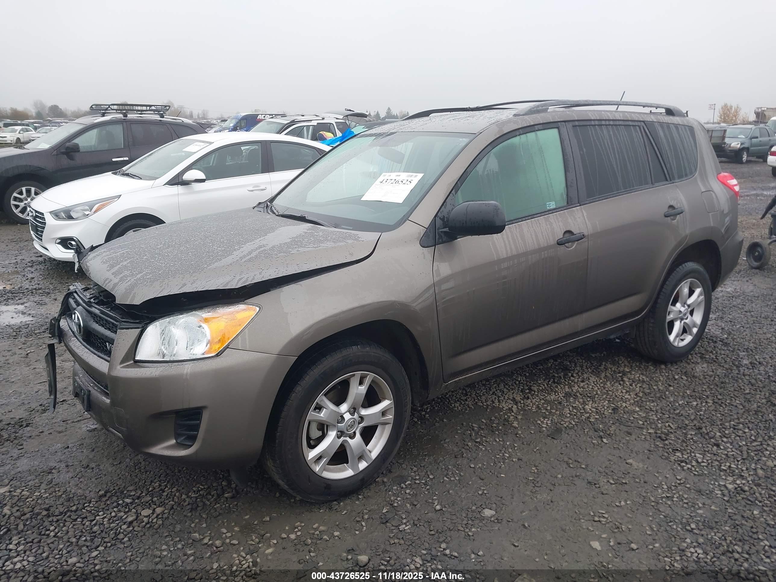 TOYOTA RAV4 image 2