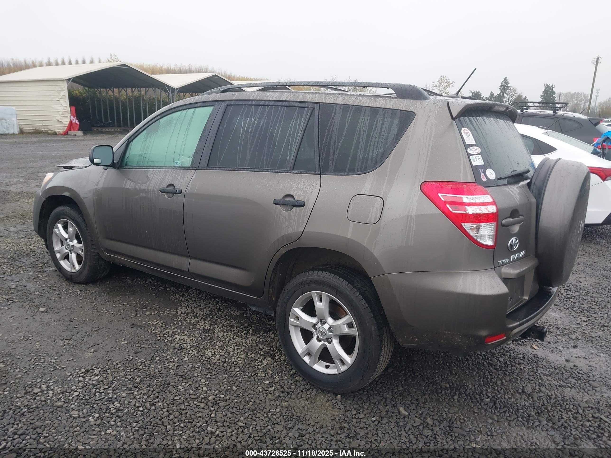 TOYOTA RAV4 image 3